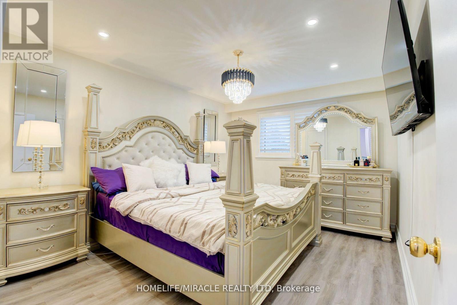 6 Rima Court, Toronto (Eringate-Centennial-West Deane), Ontario  M9C 4C8 - Photo 25 - W12852258