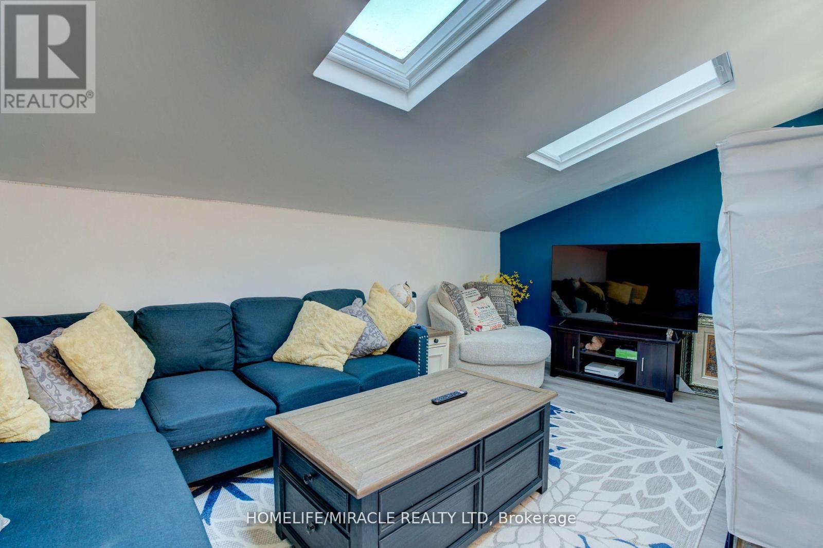 6 Rima Court, Toronto (Eringate-Centennial-West Deane), Ontario  M9C 4C8 - Photo 27 - W12852258