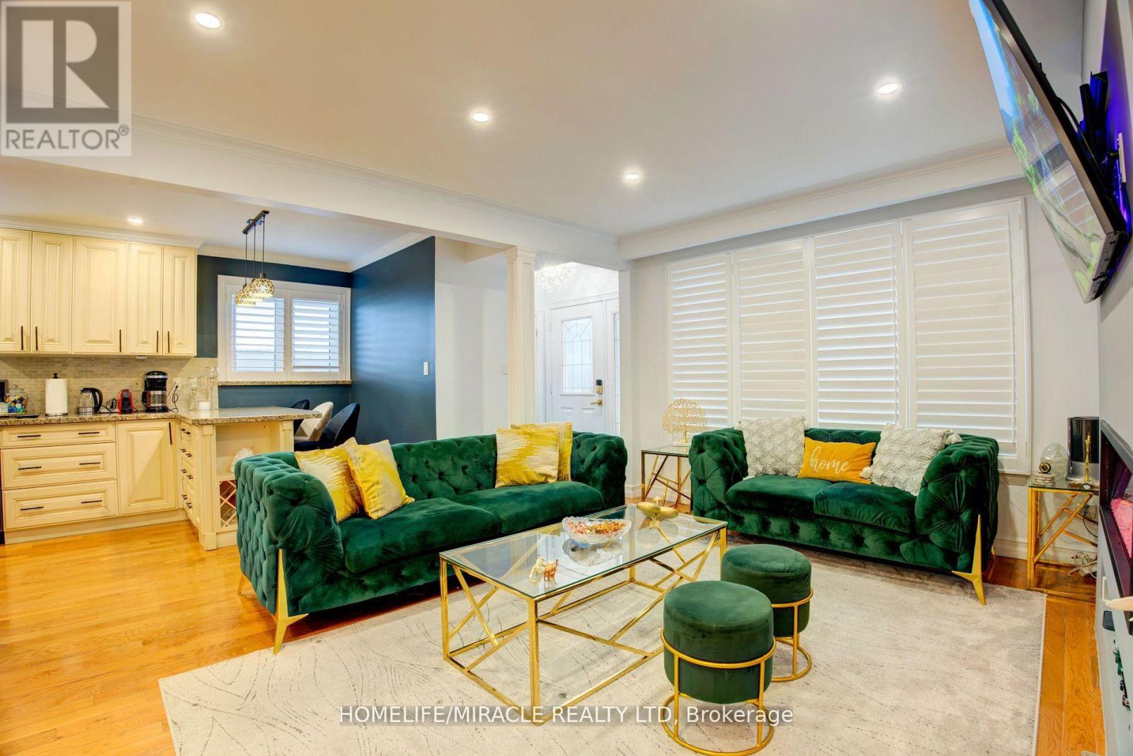 6 Rima Court, Toronto (Eringate-Centennial-West Deane), Ontario  M9C 4C8 - Photo 4 - W12852258