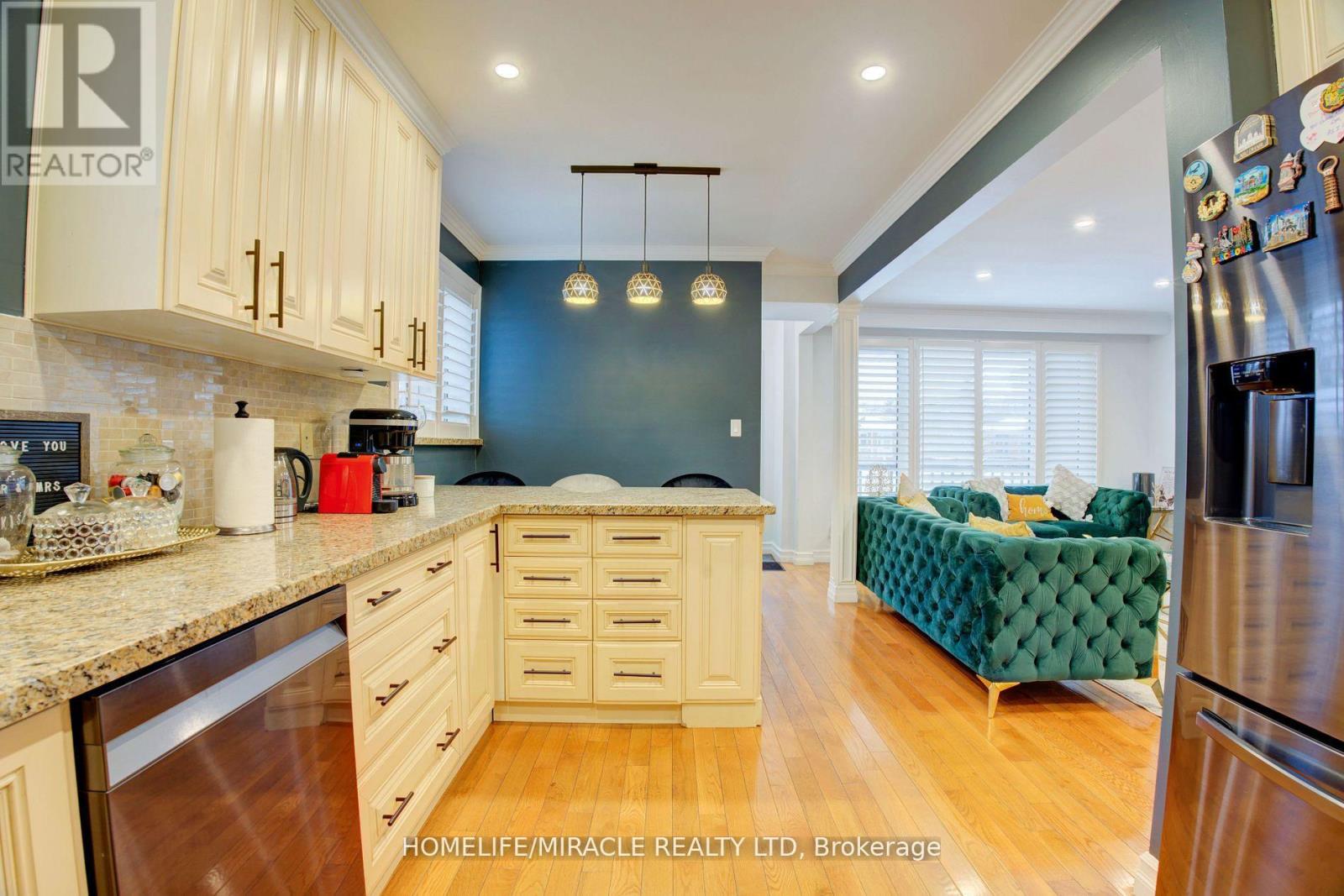 6 Rima Court, Toronto (Eringate-Centennial-West Deane), Ontario  M9C 4C8 - Photo 8 - W12852258