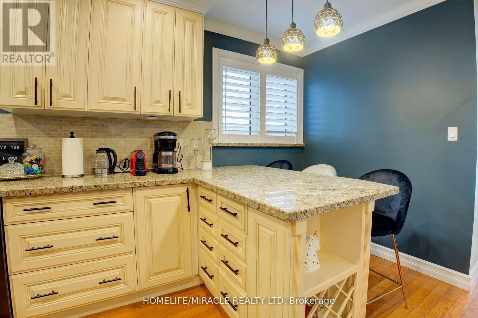 6 Rima Court, Toronto (Eringate-Centennial-West Deane), Ontario  M9C 4C8 - Photo 9 - W12852258