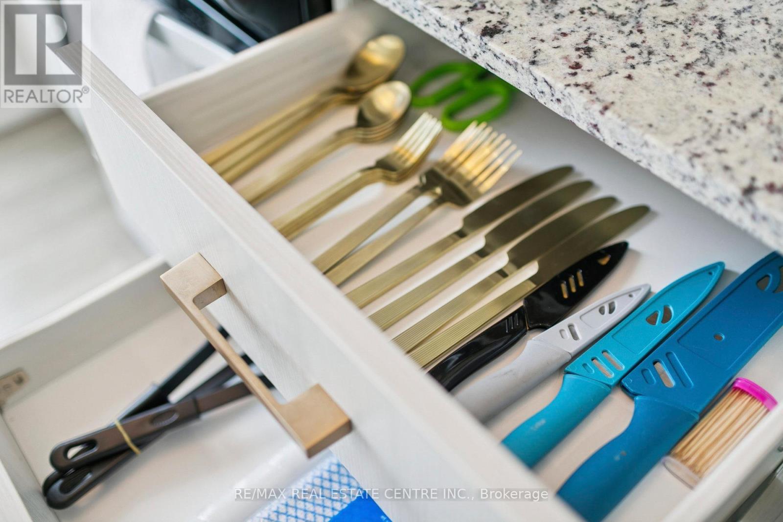 2302 - 4085 Parkside Village Drive, Mississauga, Ontario  L5B 0K9 - Photo 22 - W12852292