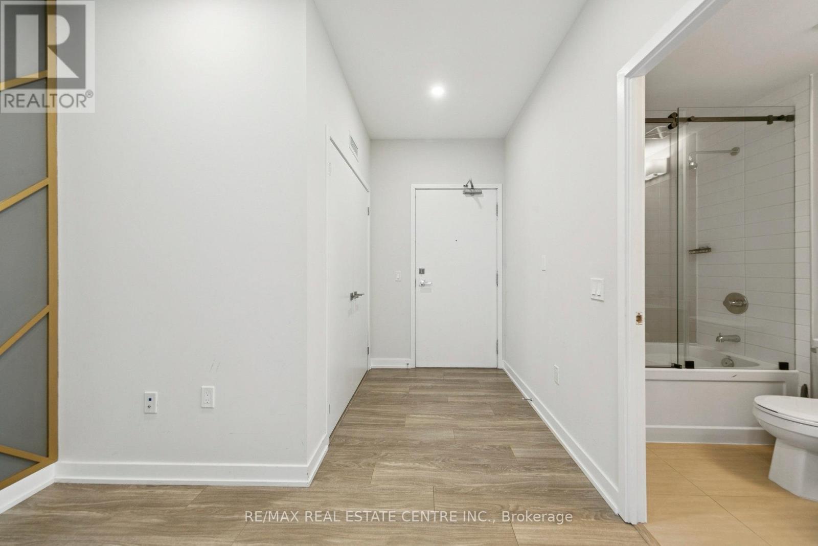 2302 - 4085 Parkside Village Drive, Mississauga, Ontario  L5B 0K9 - Photo 5 - W12852292