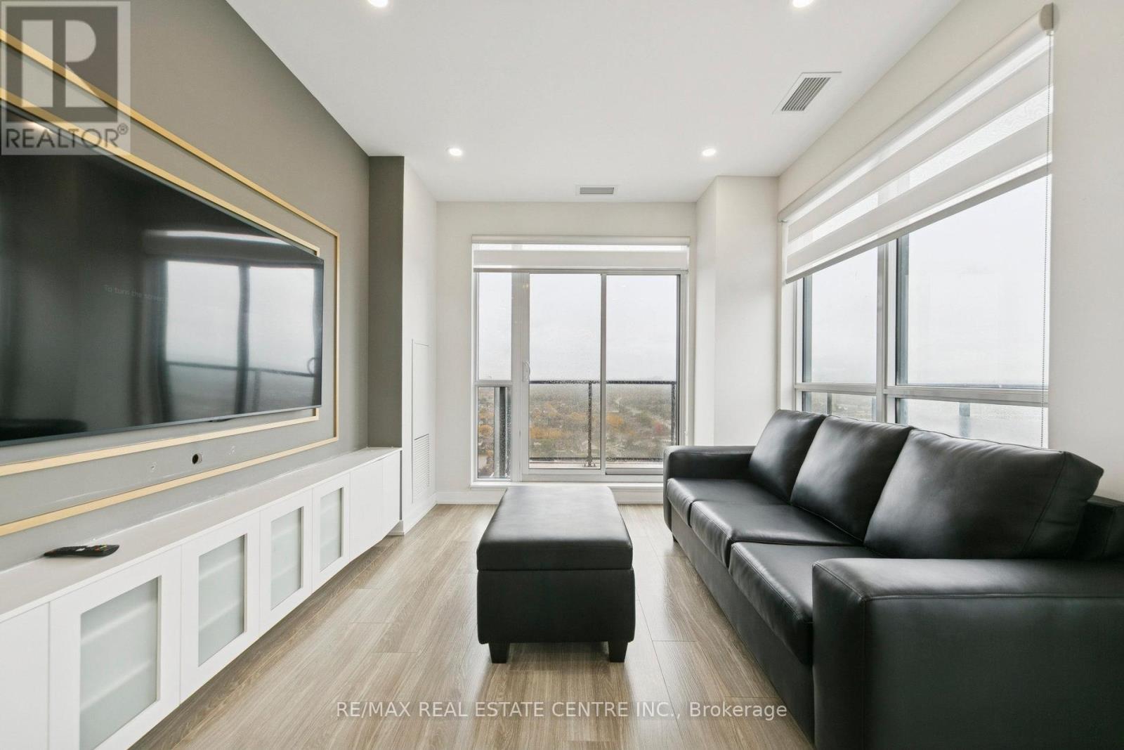 2302 - 4085 Parkside Village Drive, Mississauga, Ontario  L5B 0K9 - Photo 7 - W12852292