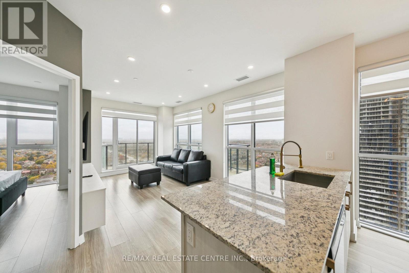 2302 - 4085 Parkside Village Drive, Mississauga, Ontario  L5B 0K9 - Photo 9 - W12852292