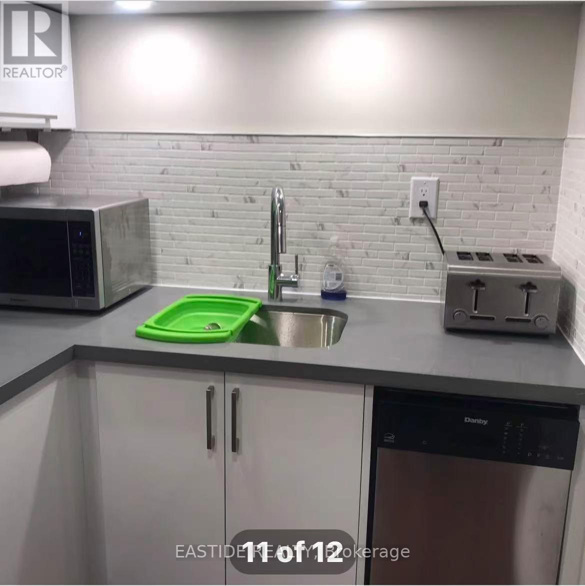 917 Royal York Road, Toronto (Stonegate-Queensway), Ontario  M8Y 2V8 - Photo 11 - W12852304