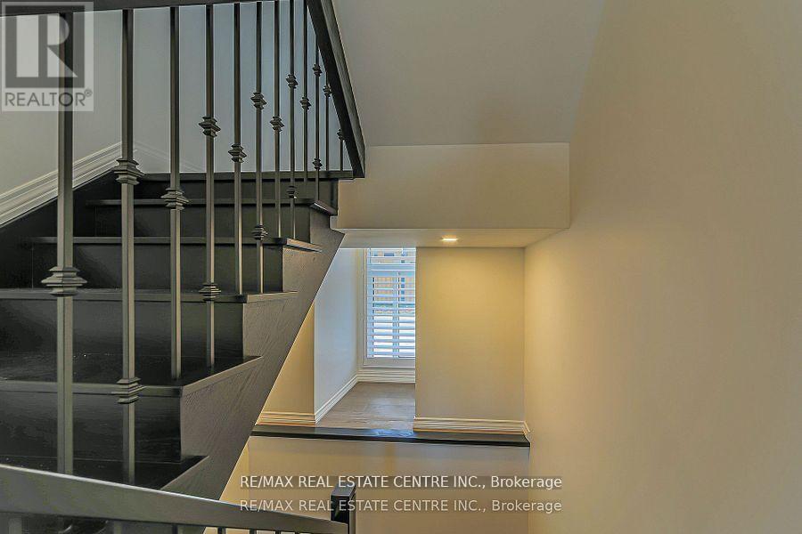 1 Hawthorn Crescent, Brampton (Westgate), Ontario  L6S 1A9 - Photo 37 - W12852326