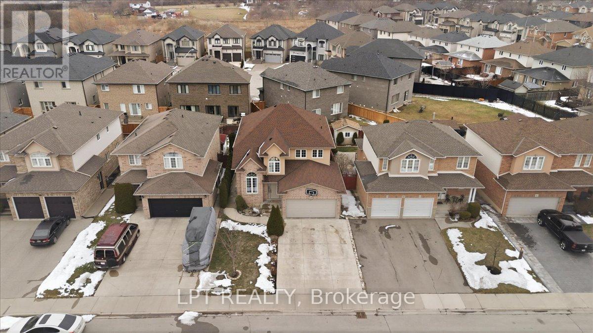 48 Nashville Circle, Hamilton (Gershome), Ontario  L8G 5H2 - Photo 2 - X12852270