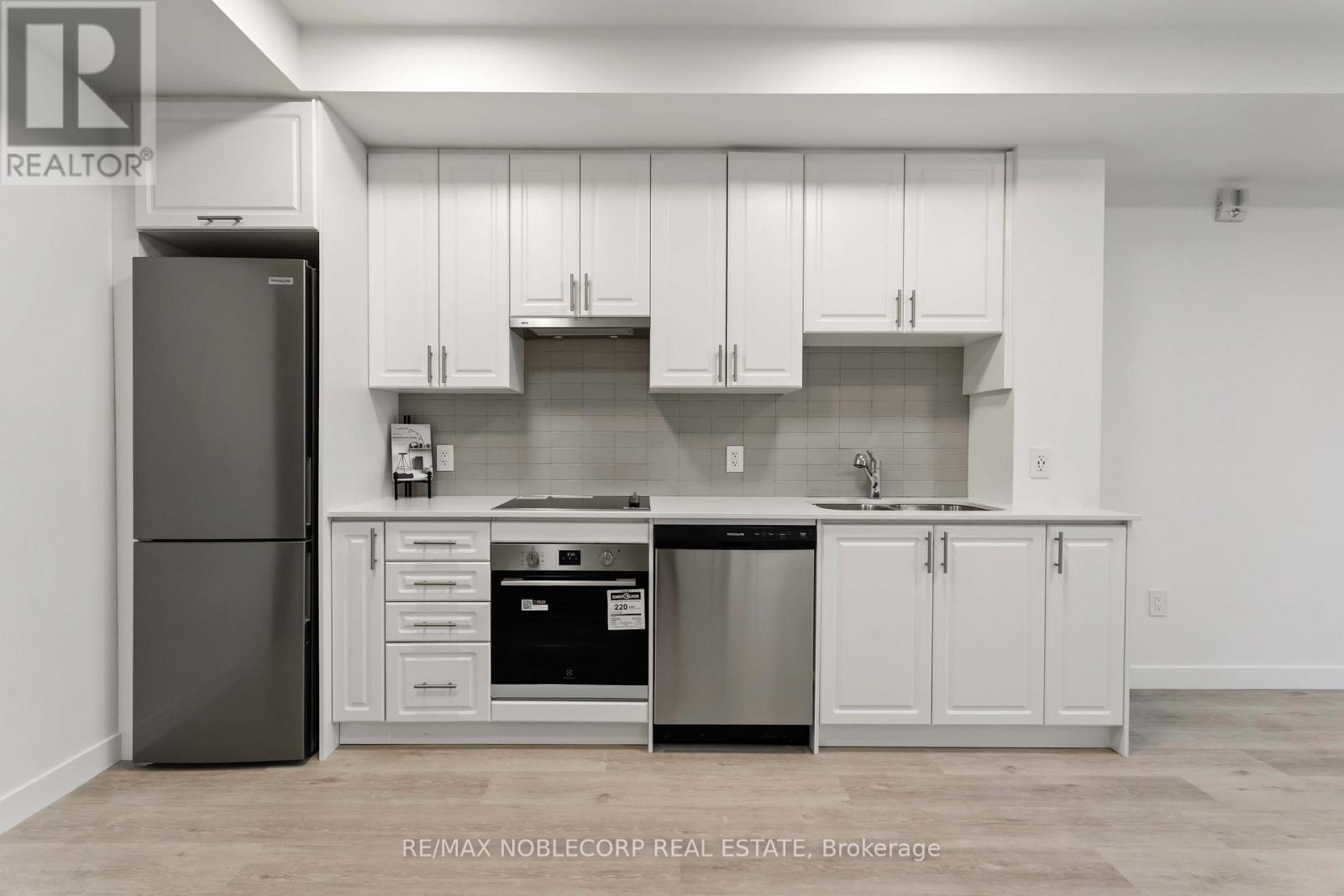 461 Green Road, Hamilton (Lakeshore), Ontario  L8E 5B4 - Photo 2 - X12852302