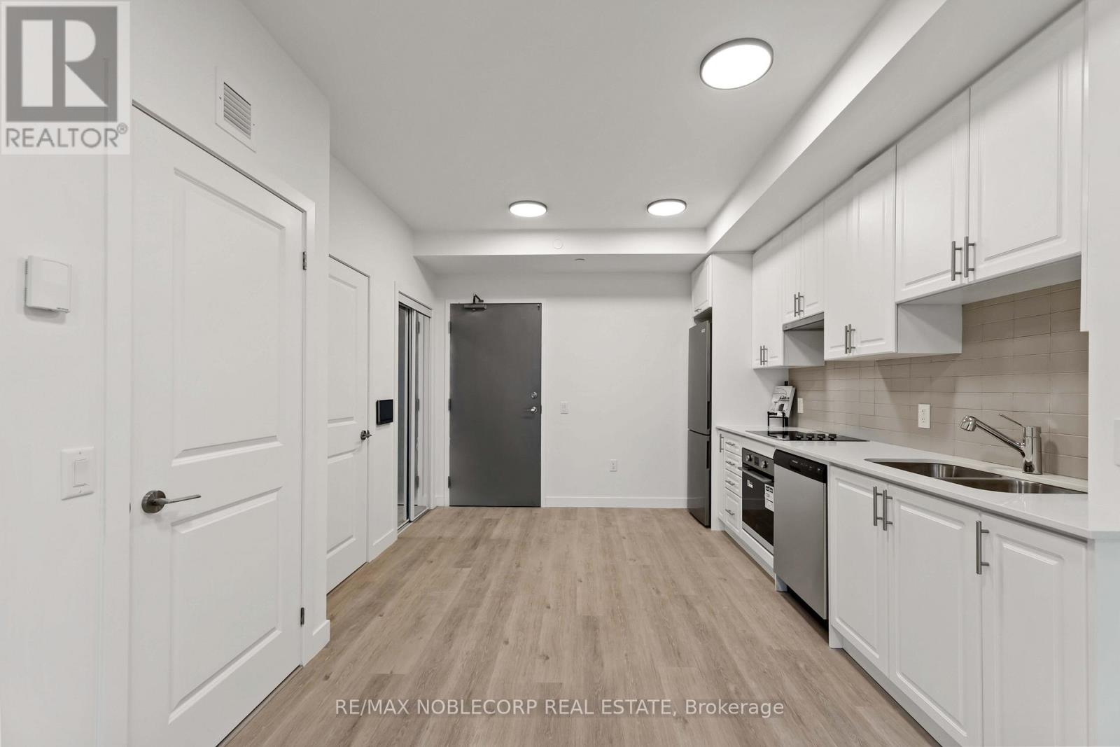 461 Green Road, Hamilton (Lakeshore), Ontario  L8E 5B4 - Photo 3 - X12852302