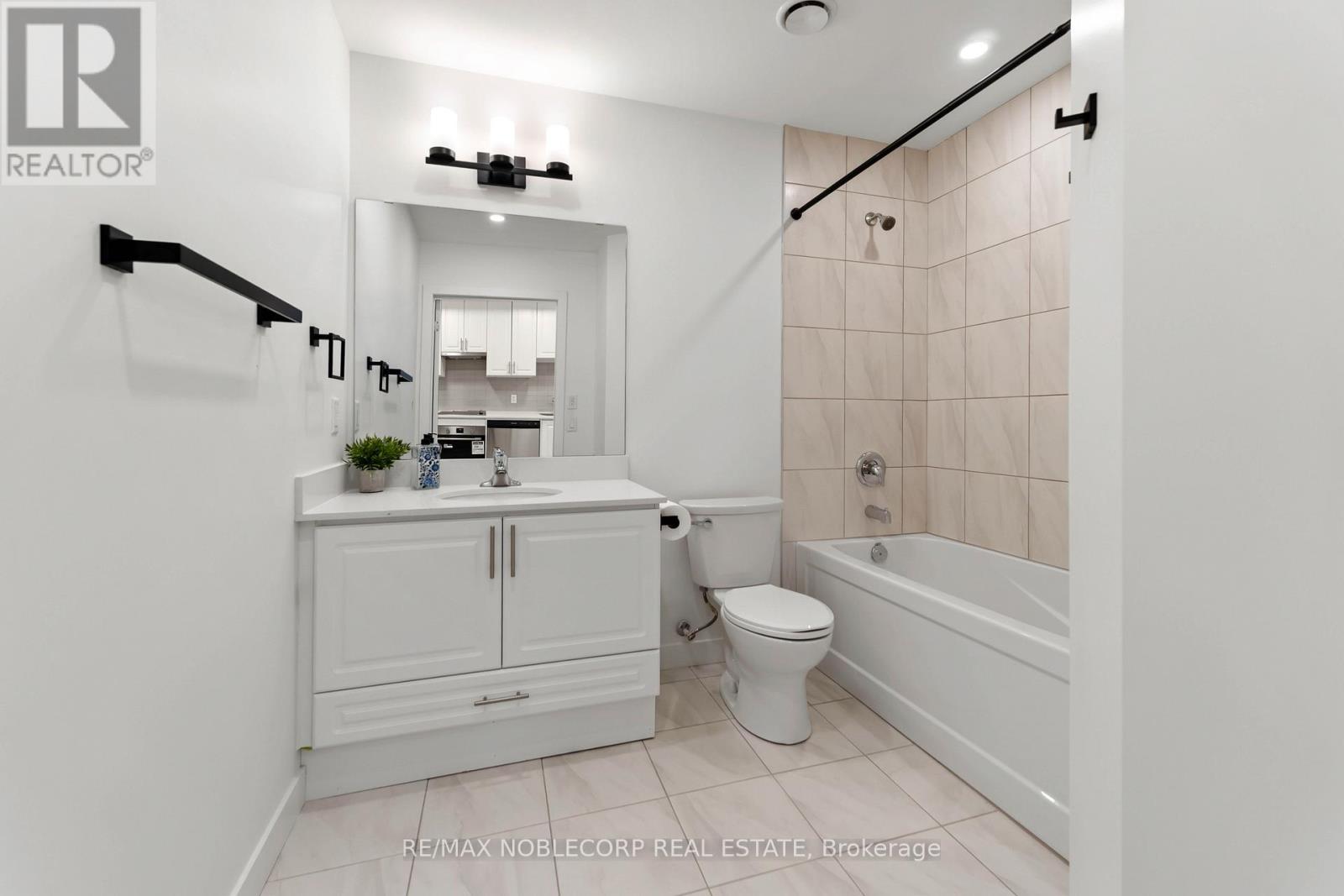 461 Green Road, Hamilton (Lakeshore), Ontario  L8E 5B4 - Photo 8 - X12852302