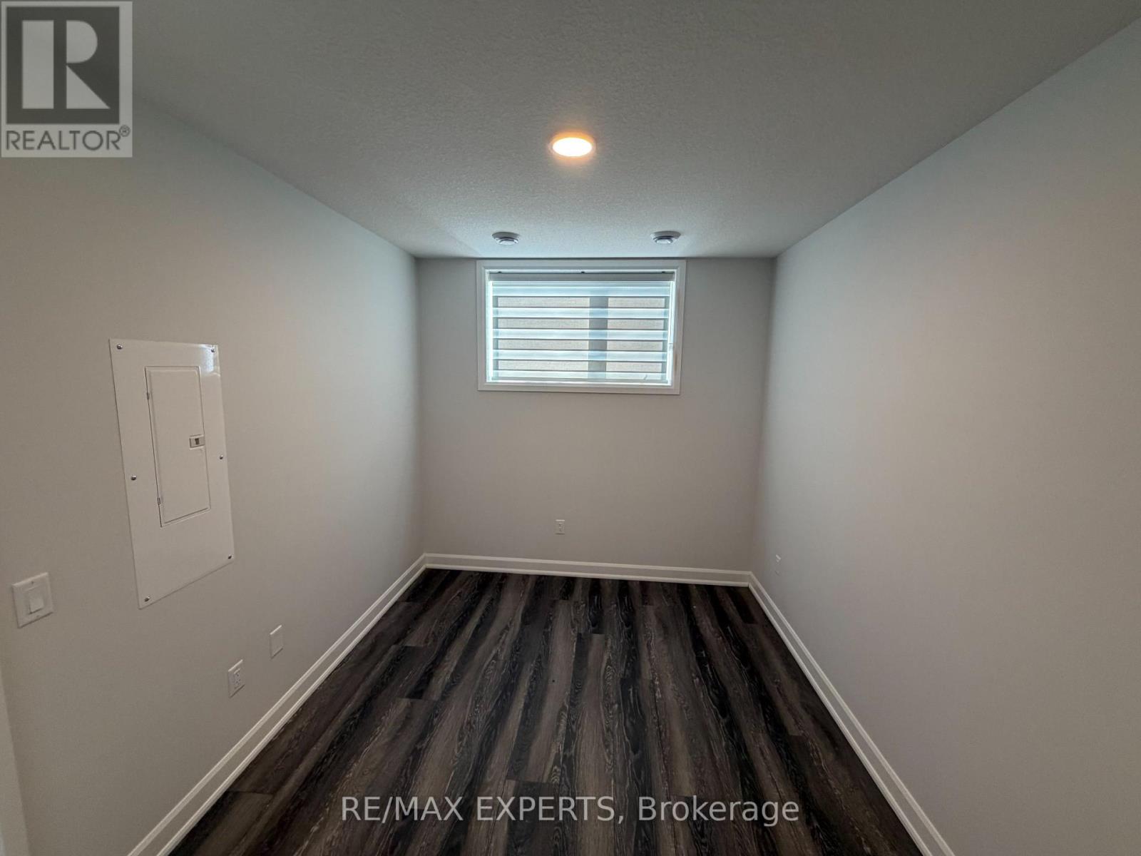 440 Wellington Street E, Wellington North (Mount Forest), Ontario  N0G 2L2 - Photo 12 - X12852210