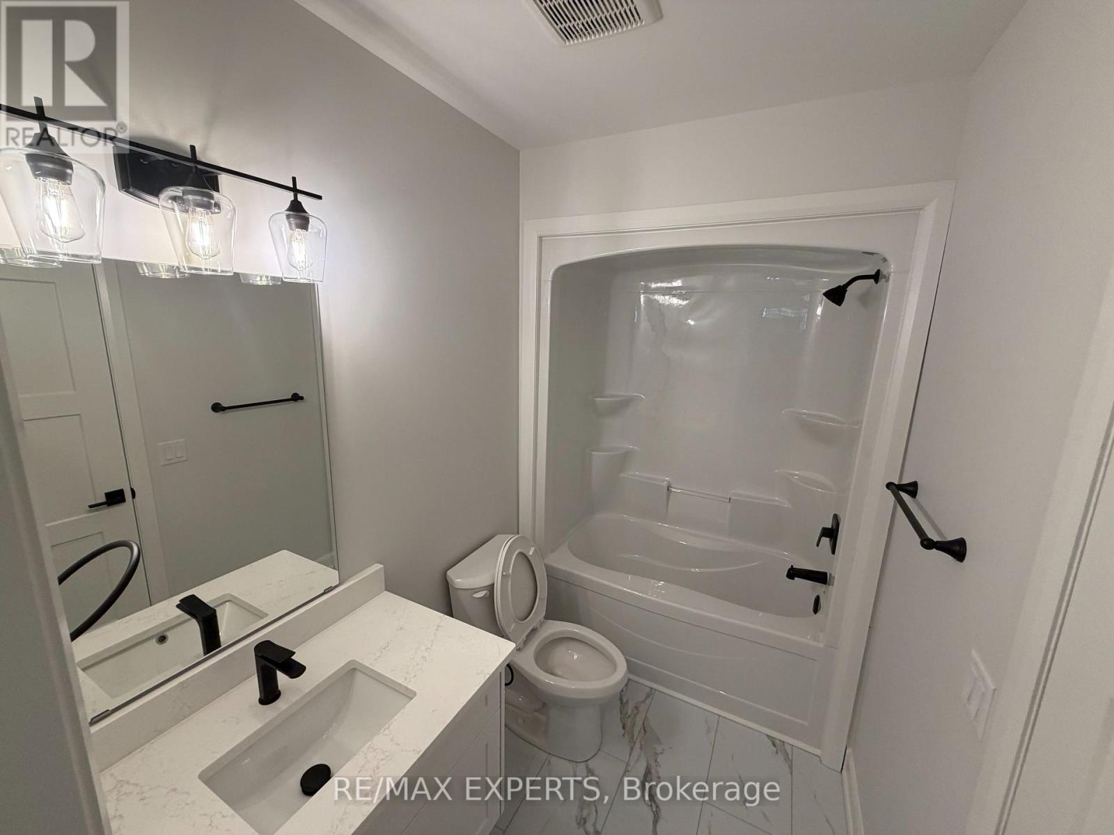 440 Wellington Street E, Wellington North (Mount Forest), Ontario  N0G 2L2 - Photo 8 - X12852210