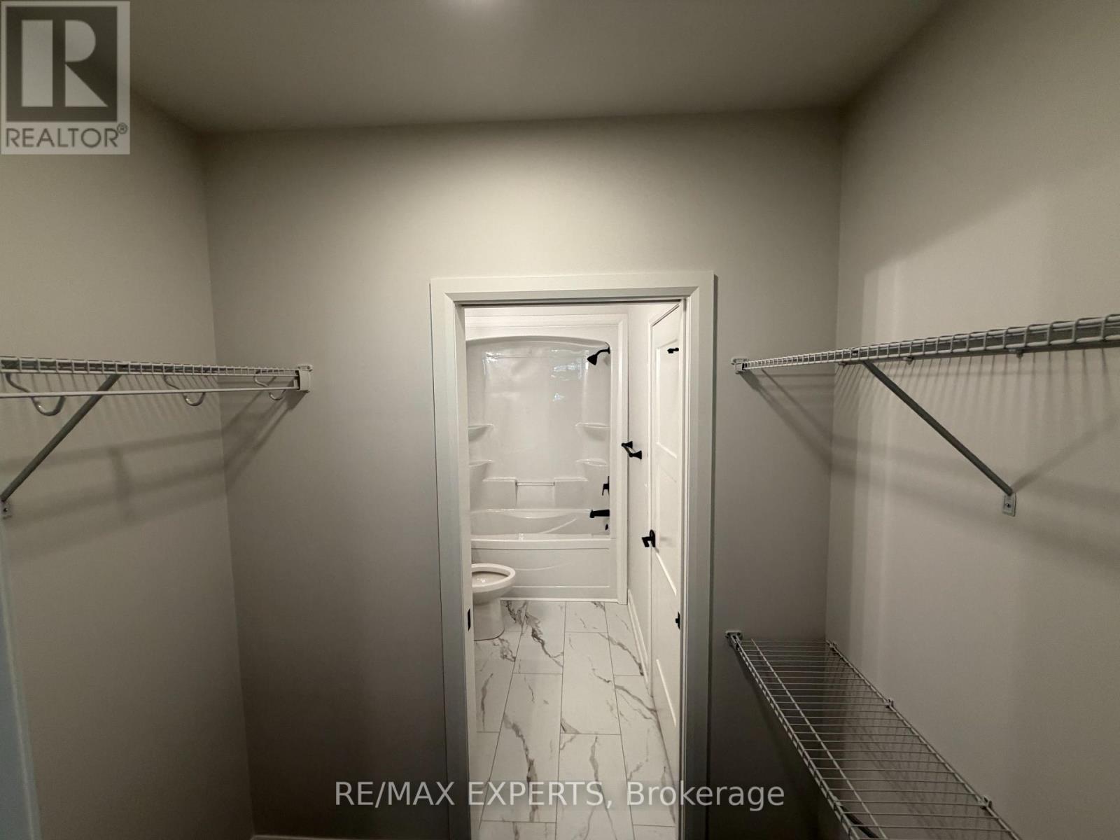 440 Wellington Street E, Wellington North (Mount Forest), Ontario  N0G 2L2 - Photo 9 - X12852210