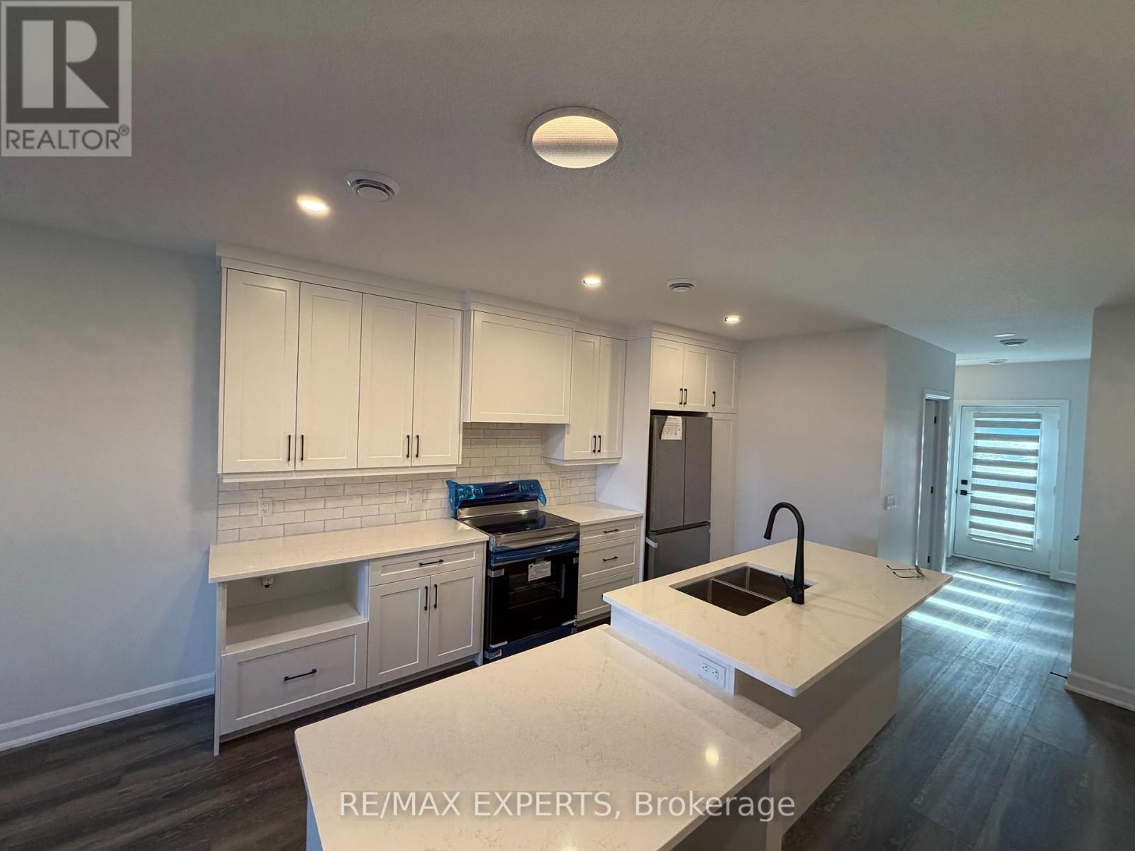 440 Wellington Street E, Wellington North (Mount Forest), Ontario  N0G 2L2 - Photo 11 - X12852210