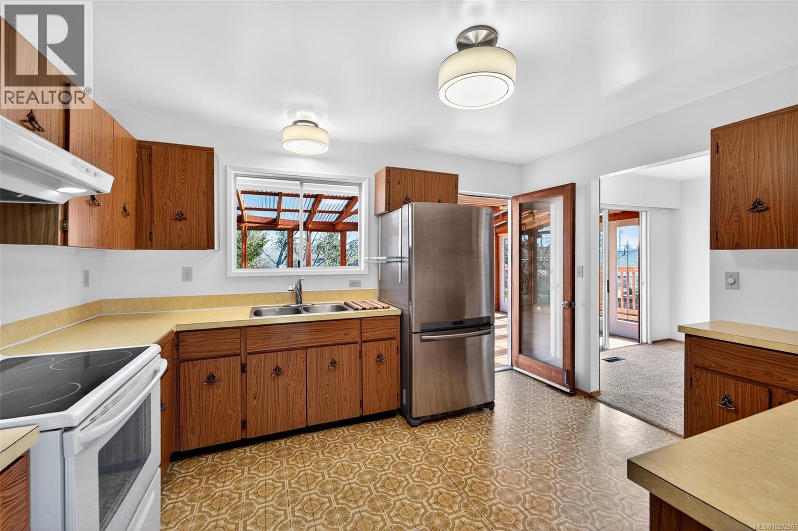 10304 Pollard Pl, Sidney, British Columbia  V8L 2M4 - Photo 3 - 1027296