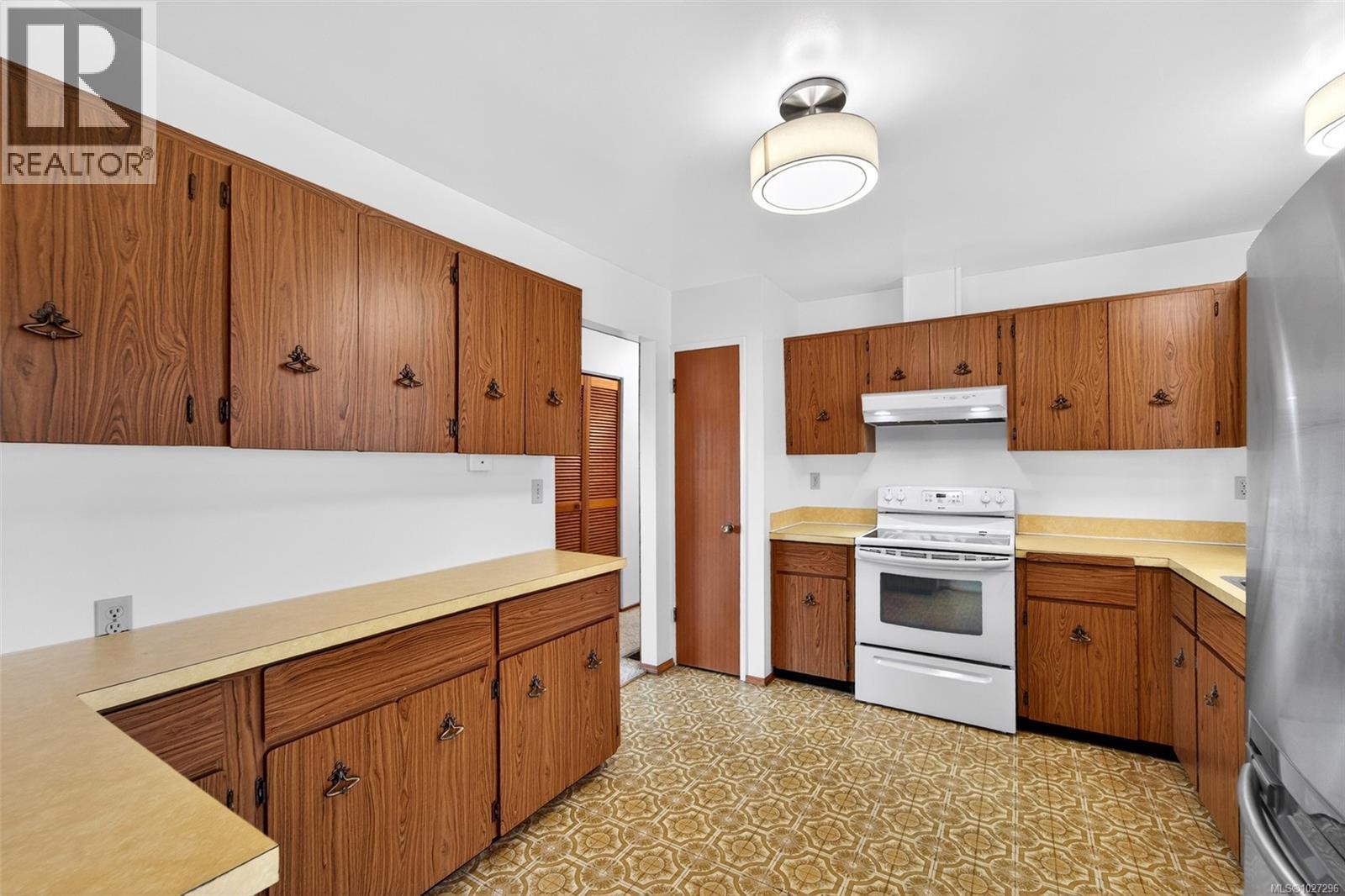 10304 Pollard Pl, Sidney, British Columbia  V8L 2M4 - Photo 4 - 1027296