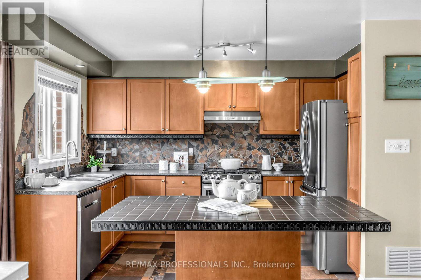 18 Brambirch Crescent, Brampton, Ontario  L7A 1V1 - Photo 13 - W12848822