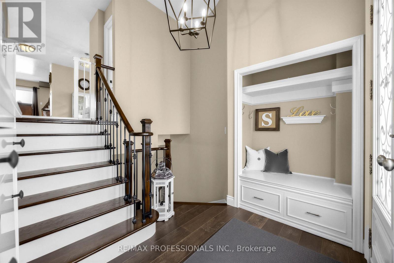 18 Brambirch Crescent, Brampton, Ontario  L7A 1V1 - Photo 4 - W12848822