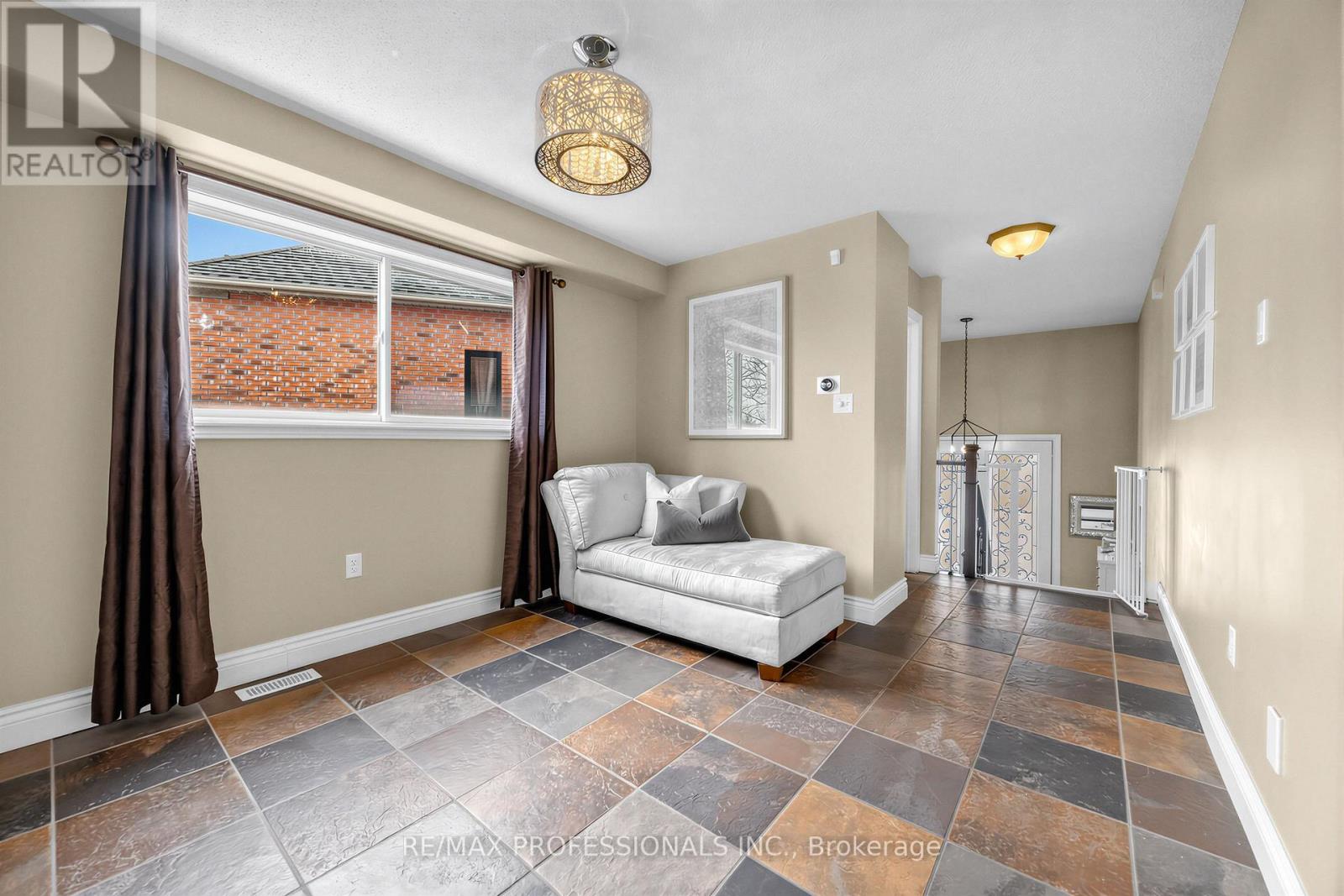 18 Brambirch Crescent, Brampton, Ontario  L7A 1V1 - Photo 7 - W12848822
