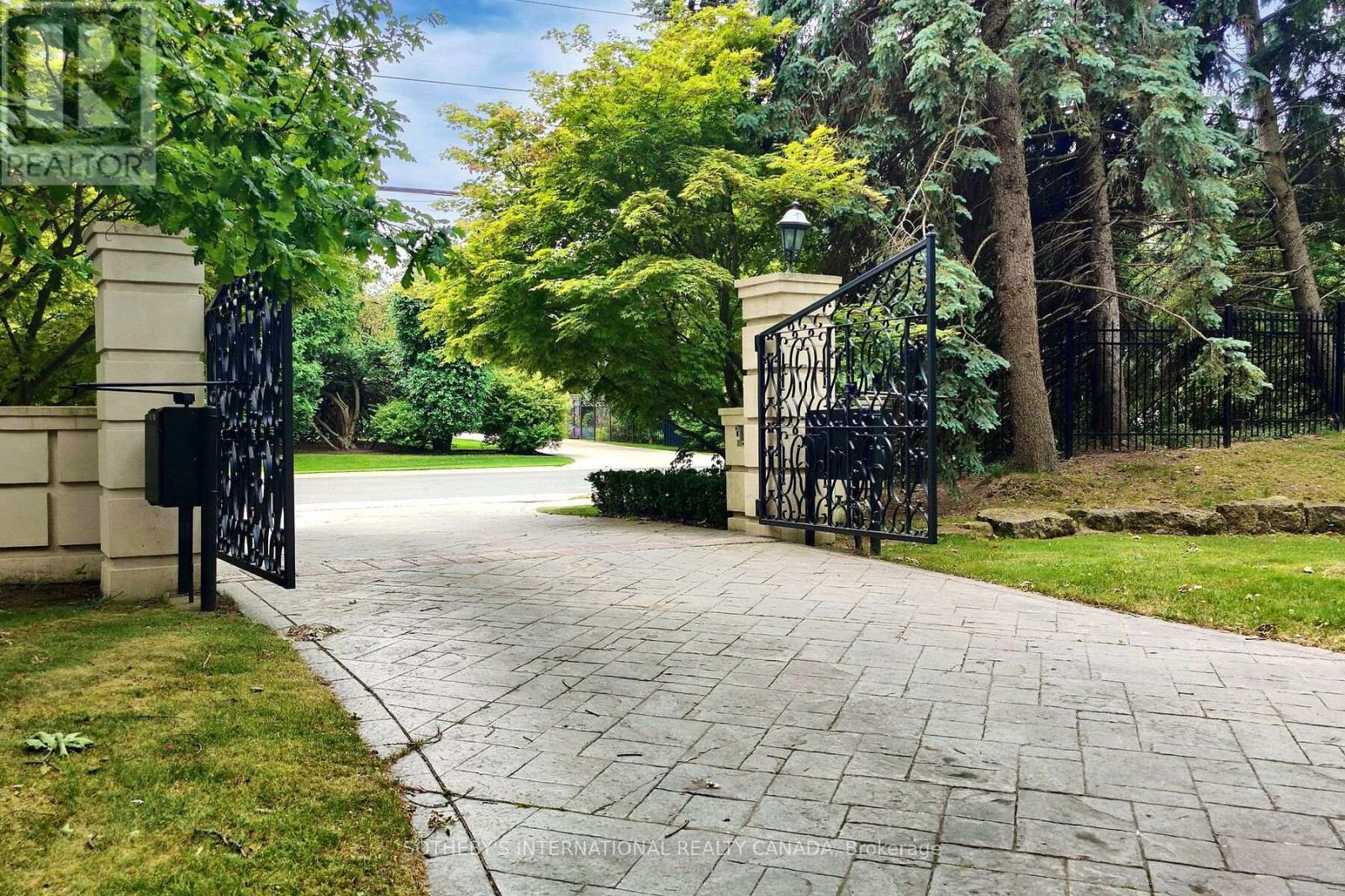 COACH HOUSE - 52 POST ROAD, Toronto, Ontario