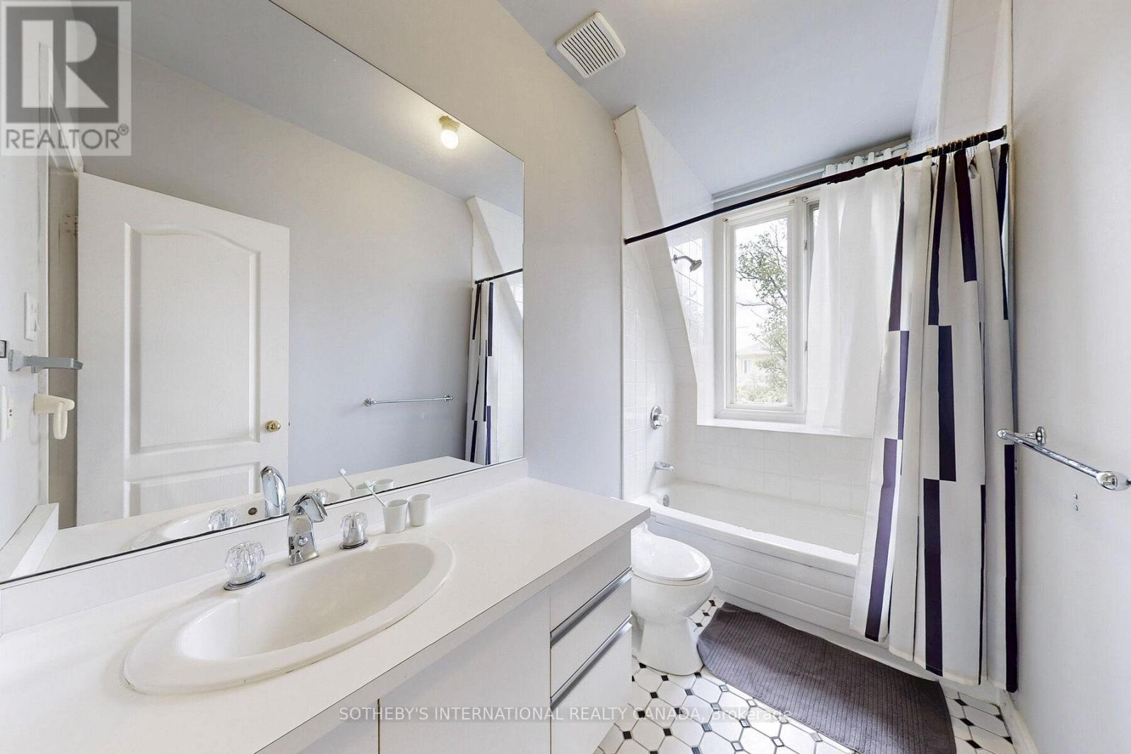 Coach House - 52 Post Road, Toronto, Ontario  M3B 1H8 - Photo 13 - C12852334