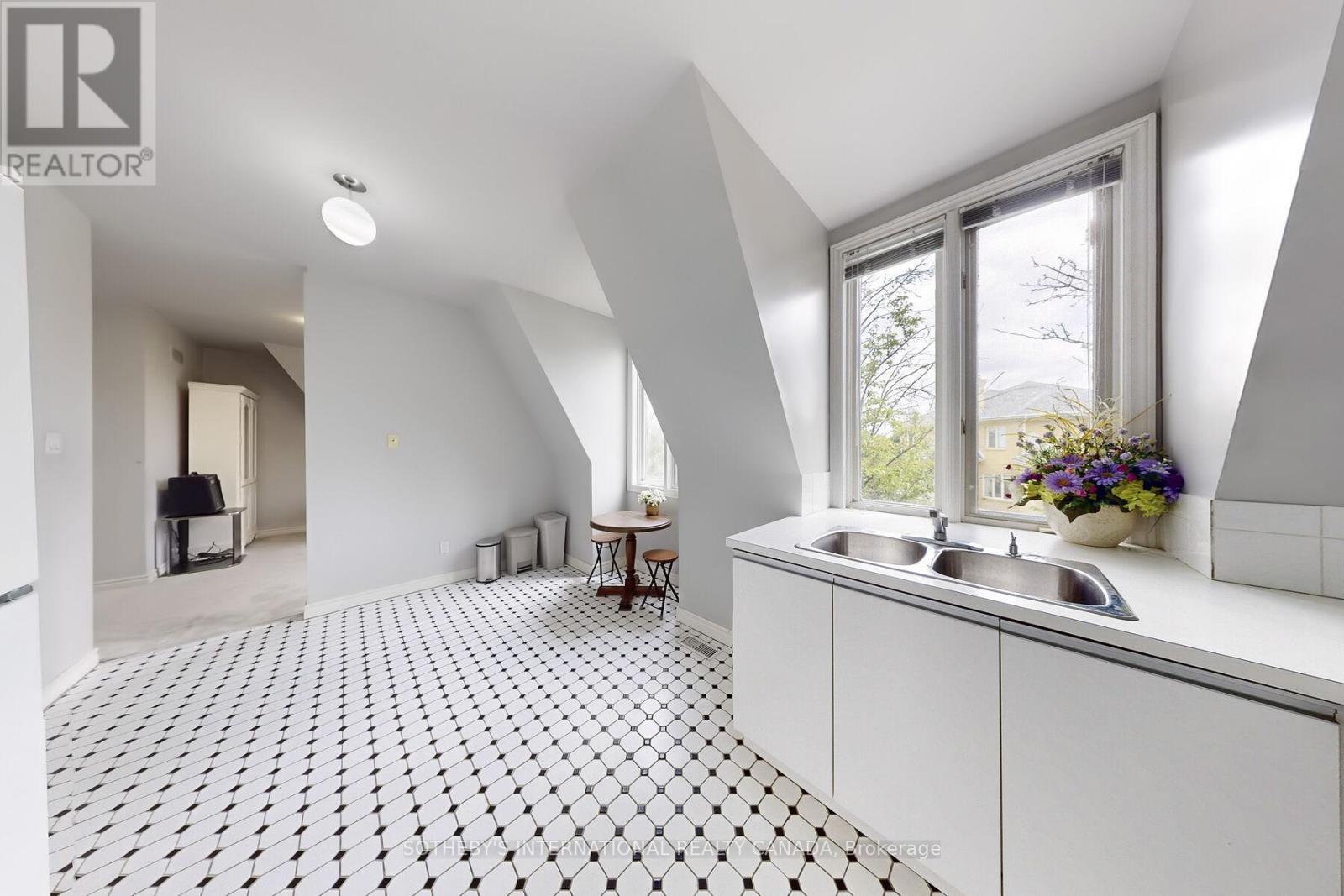 Coach House - 52 Post Road, Toronto, Ontario  M3B 1H8 - Photo 7 - C12852334