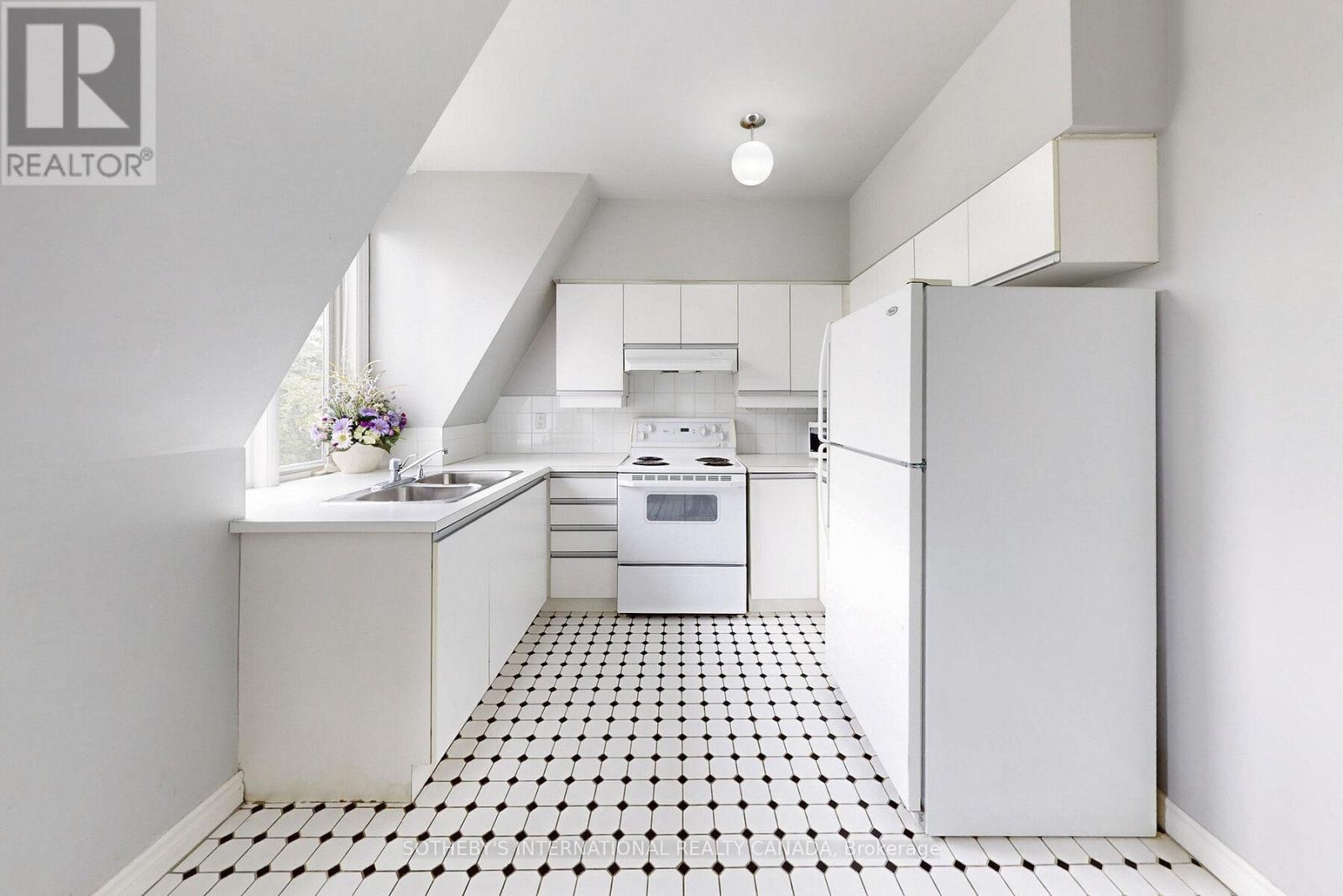 Coach House - 52 Post Road, Toronto, Ontario  M3B 1H8 - Photo 8 - C12852334