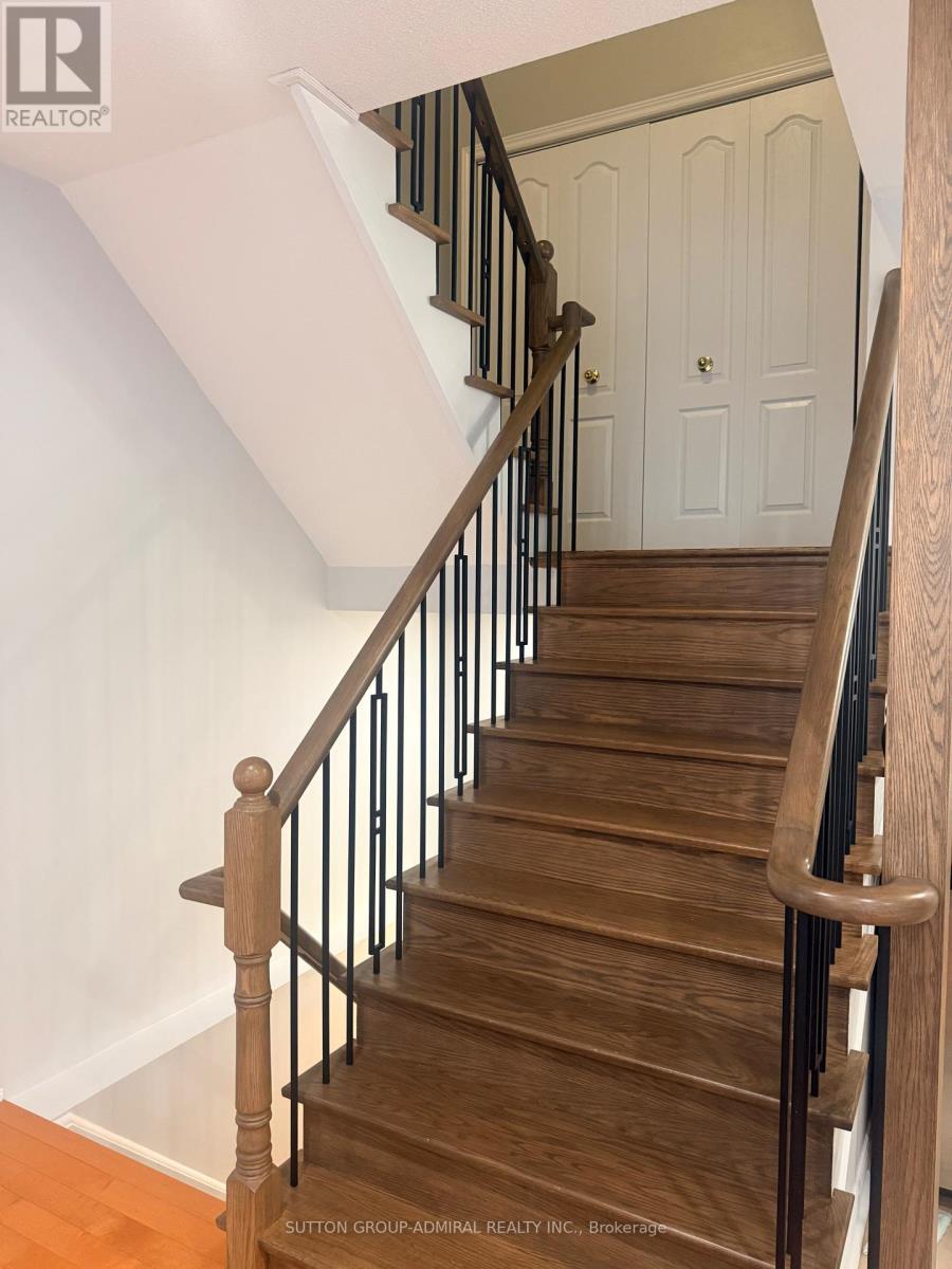 119 Michelle Drive, Vaughan (East Woodbridge), Ontario  L4L 9N3 - Photo 10 - N12852354