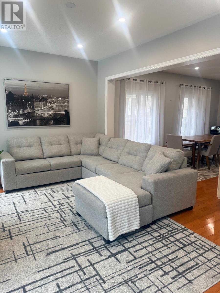 119 Michelle Drive, Vaughan (East Woodbridge), Ontario  L4L 9N3 - Photo 2 - N12852354