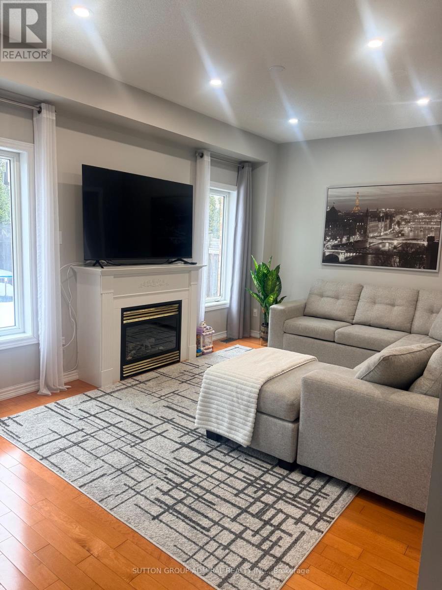 119 Michelle Drive, Vaughan (East Woodbridge), Ontario  L4L 9N3 - Photo 3 - N12852354