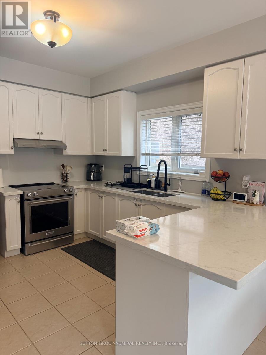 119 Michelle Drive, Vaughan (East Woodbridge), Ontario  L4L 9N3 - Photo 5 - N12852354