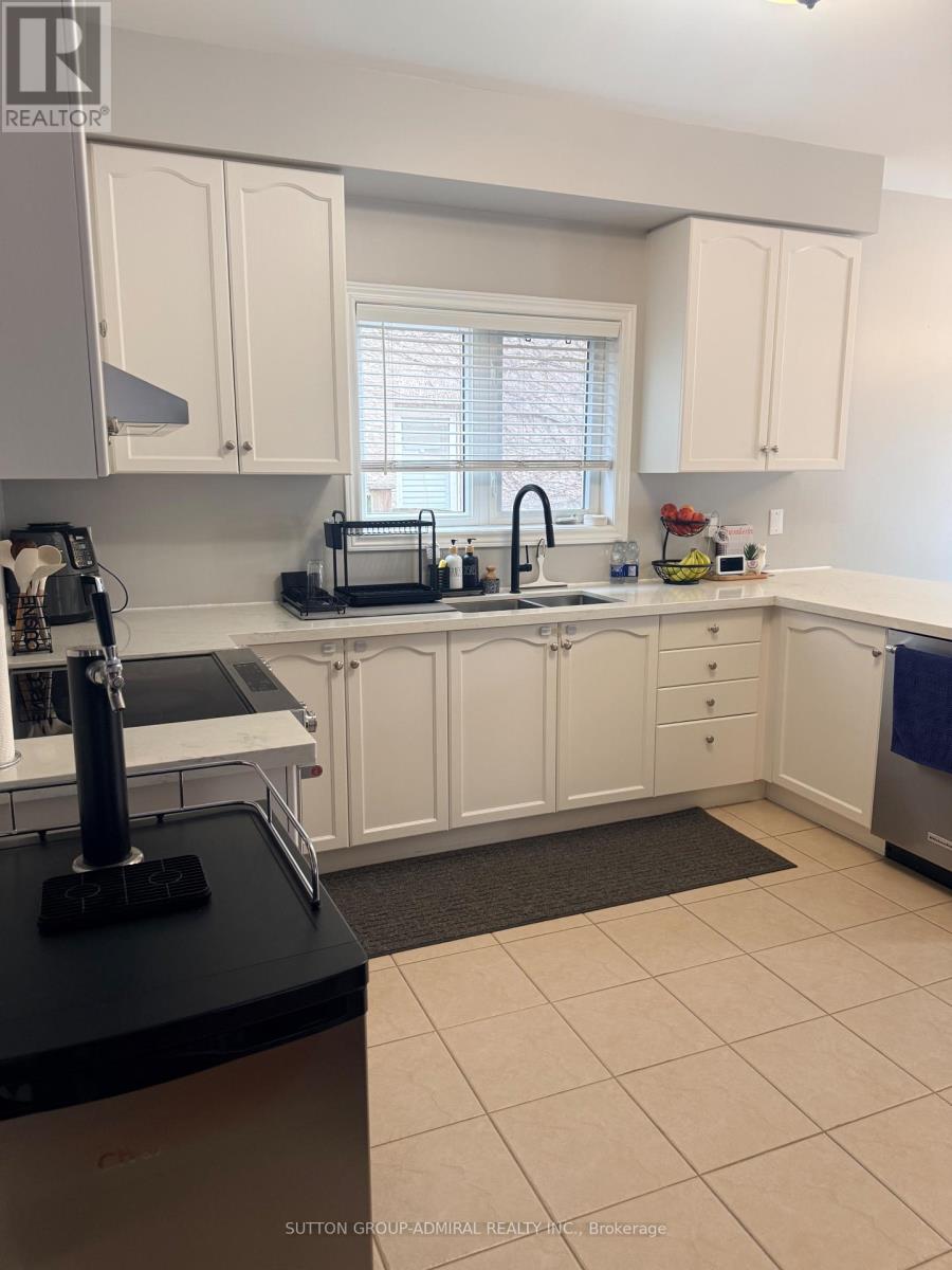 119 Michelle Drive, Vaughan (East Woodbridge), Ontario  L4L 9N3 - Photo 6 - N12852354