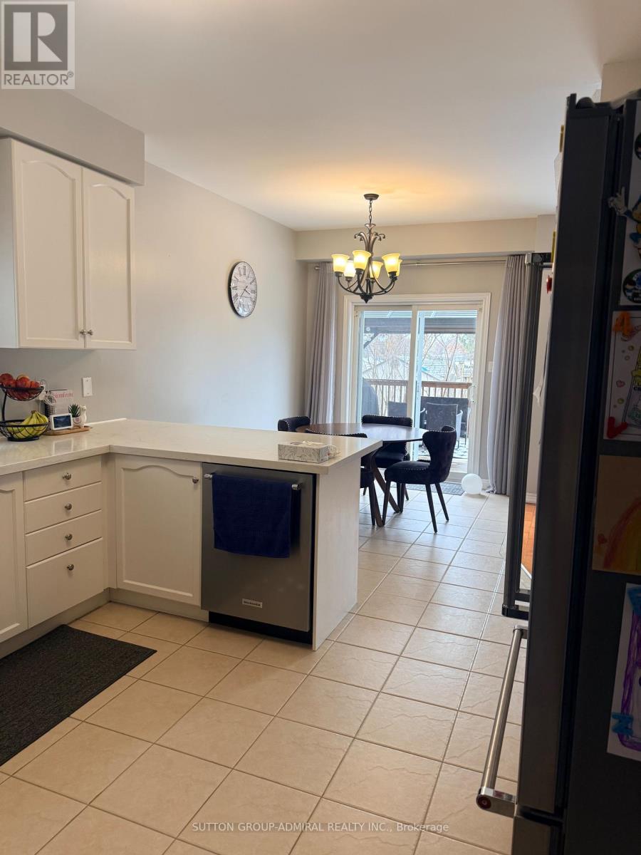 119 Michelle Drive, Vaughan (East Woodbridge), Ontario  L4L 9N3 - Photo 7 - N12852354