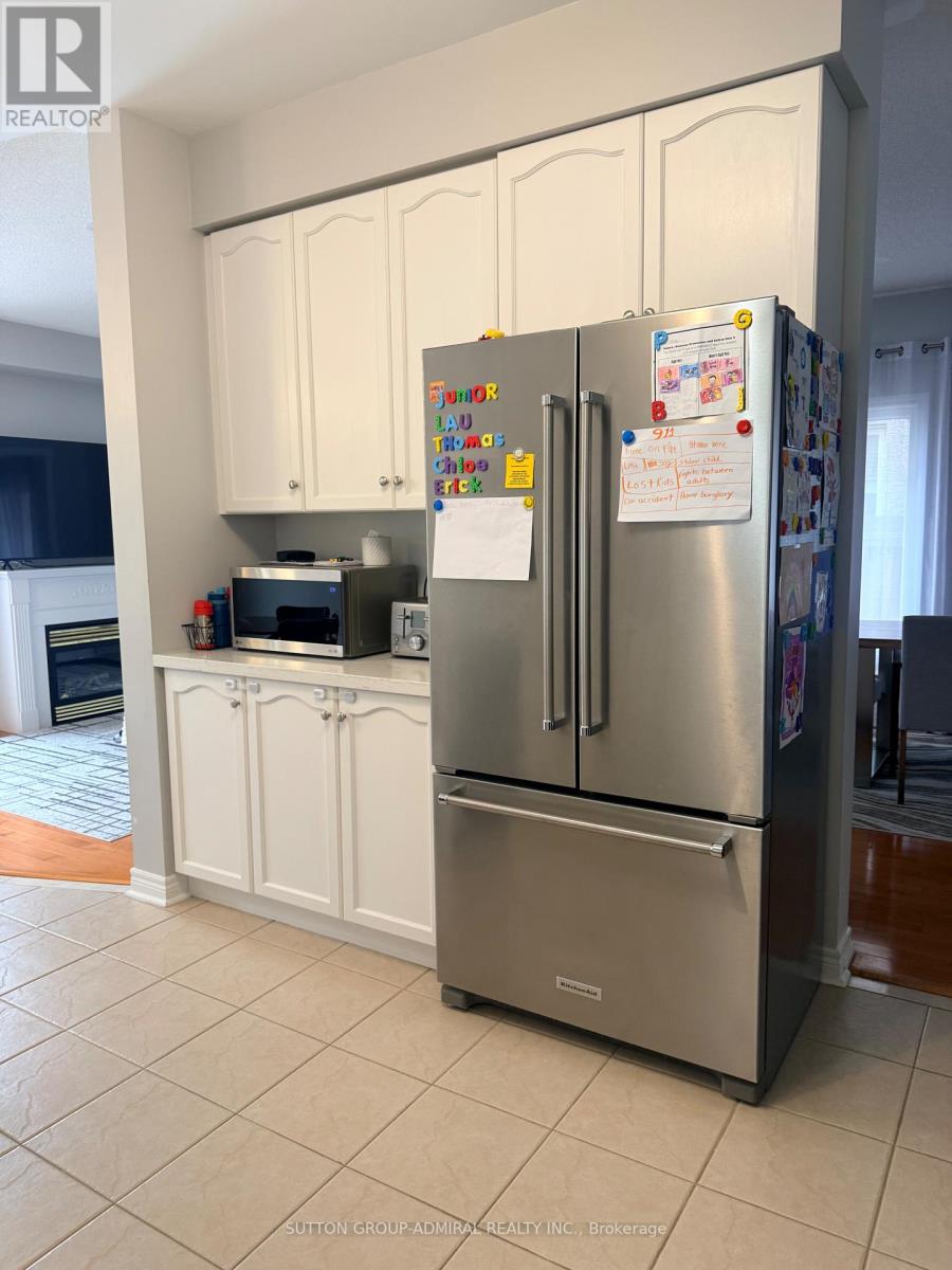 119 Michelle Drive, Vaughan (East Woodbridge), Ontario  L4L 9N3 - Photo 9 - N12852354