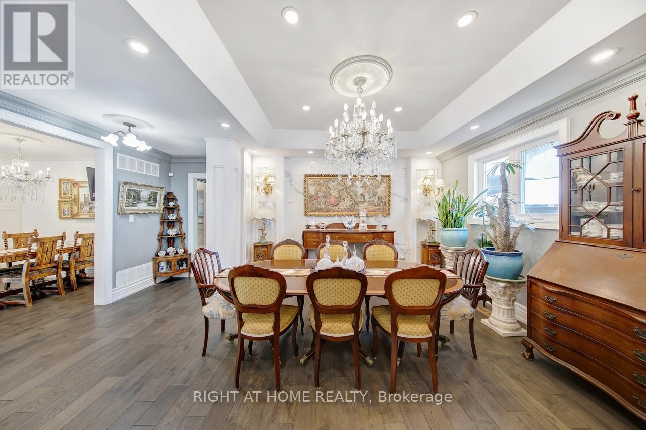 397 Maple Leaf Drive, Toronto (Maple Leaf), Ontario  M6L 1P4 - Photo 10 - W12802854