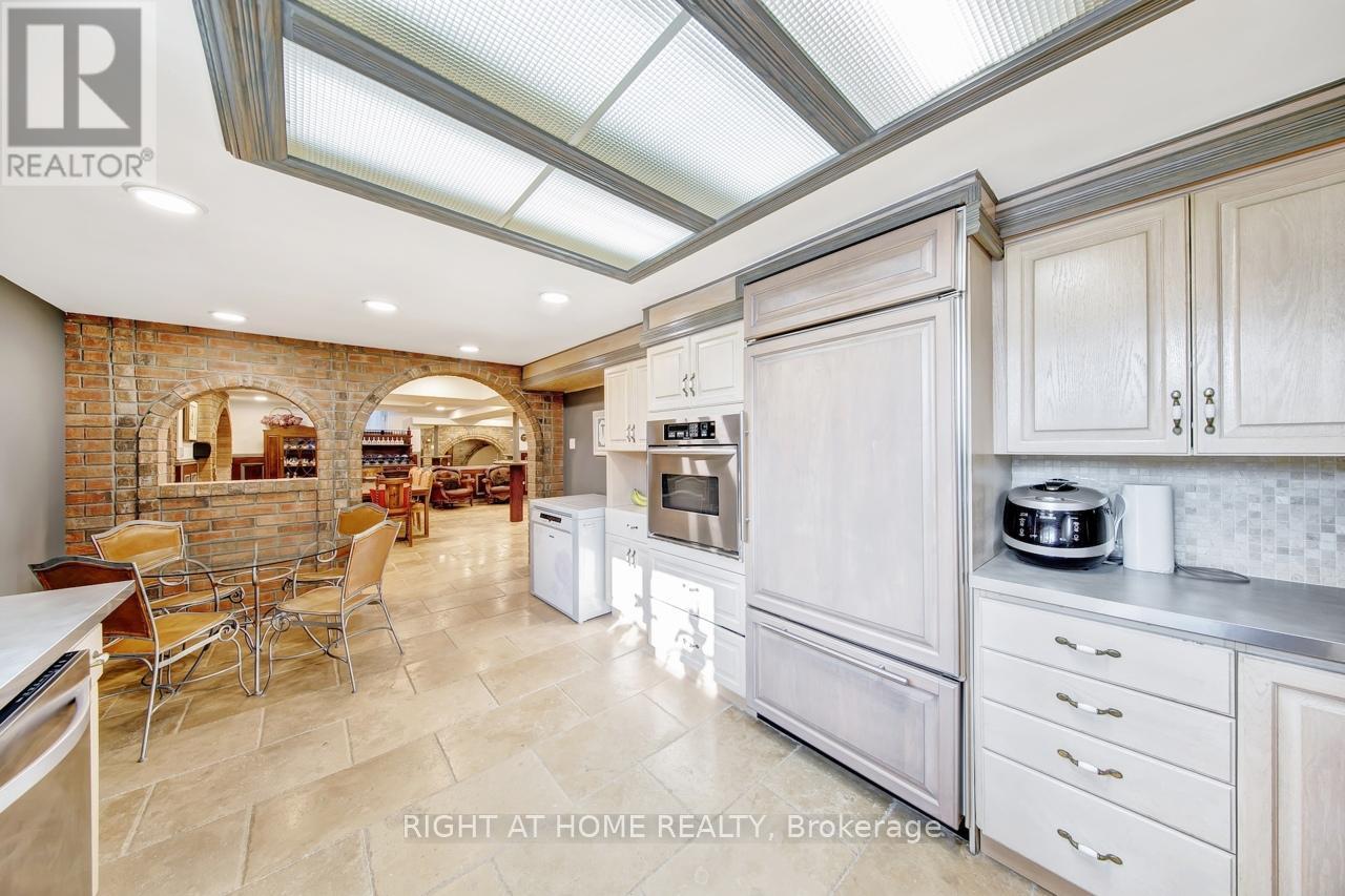 397 Maple Leaf Drive, Toronto (Maple Leaf), Ontario  M6L 1P4 - Photo 28 - W12802854