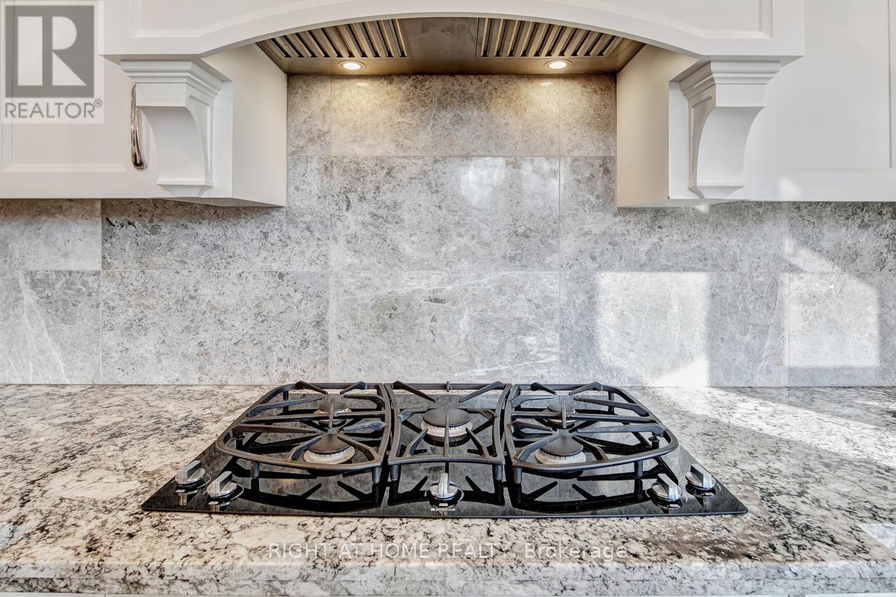 397 Maple Leaf Drive, Toronto (Maple Leaf), Ontario  M6L 1P4 - Photo 12 - W12802854