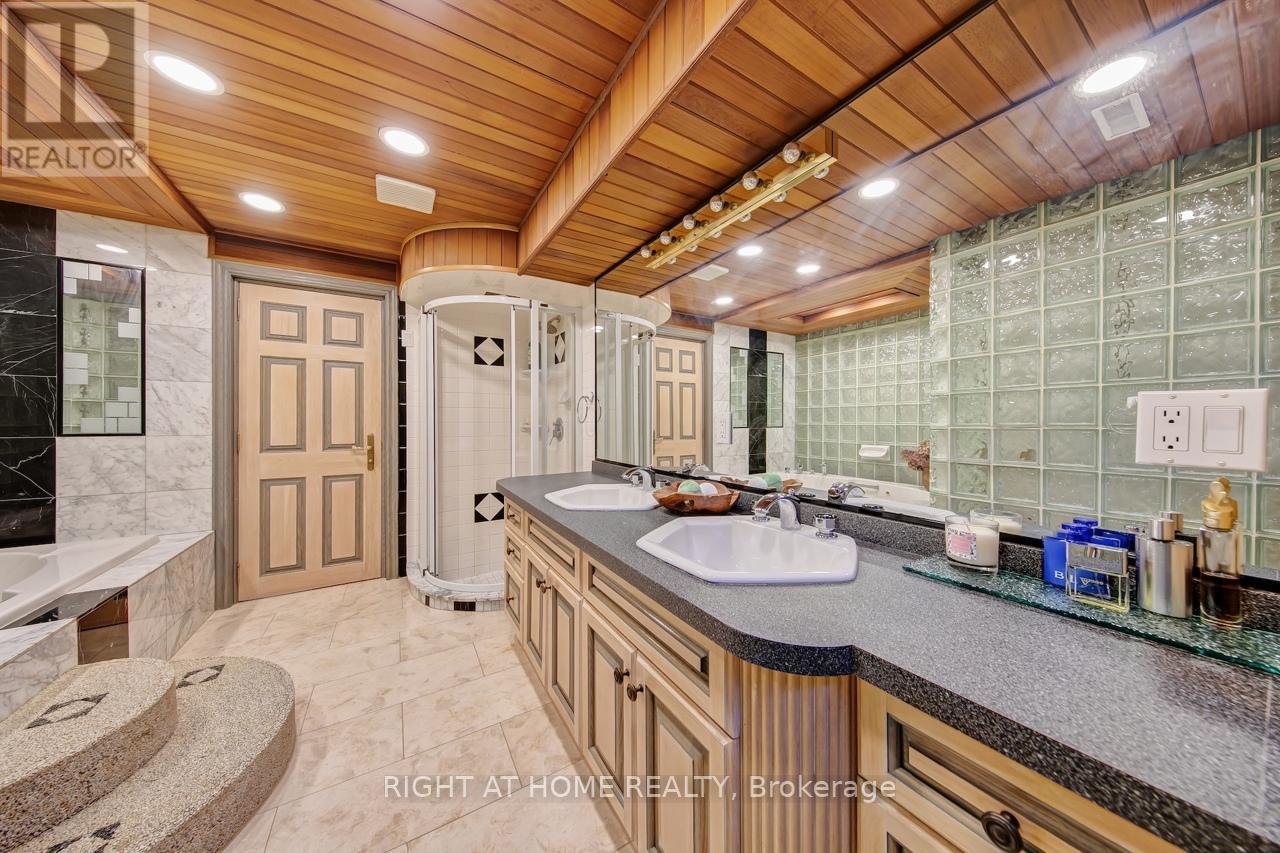 397 Maple Leaf Drive, Toronto (Maple Leaf), Ontario  M6L 1P4 - Photo 32 - W12802854