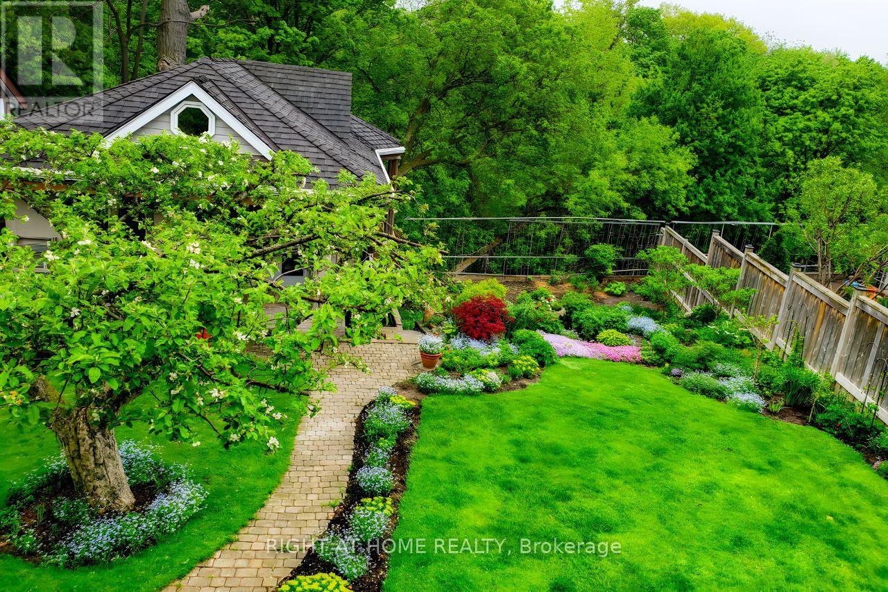 397 Maple Leaf Drive, Toronto (Maple Leaf), Ontario  M6L 1P4 - Photo 42 - W12802854