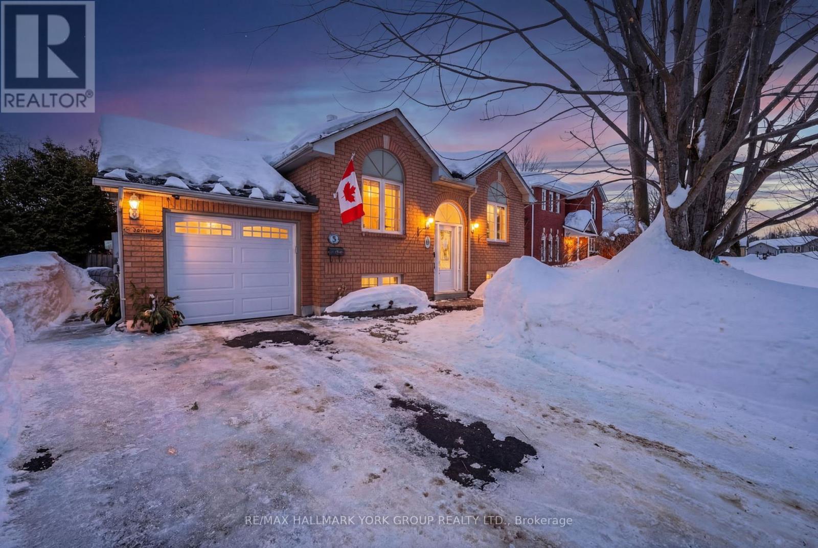 29 Ashton Street, Orillia, Ontario  L3V 7V5 - Photo 1 - S12852356