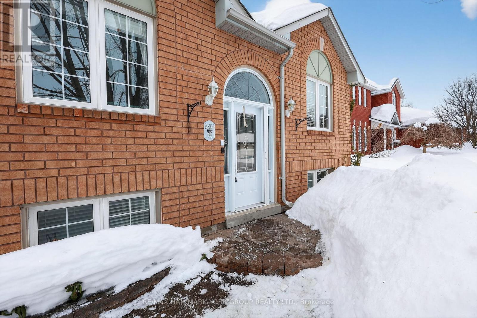 29 Ashton Street, Orillia, Ontario  L3V 7V5 - Photo 4 - S12852356