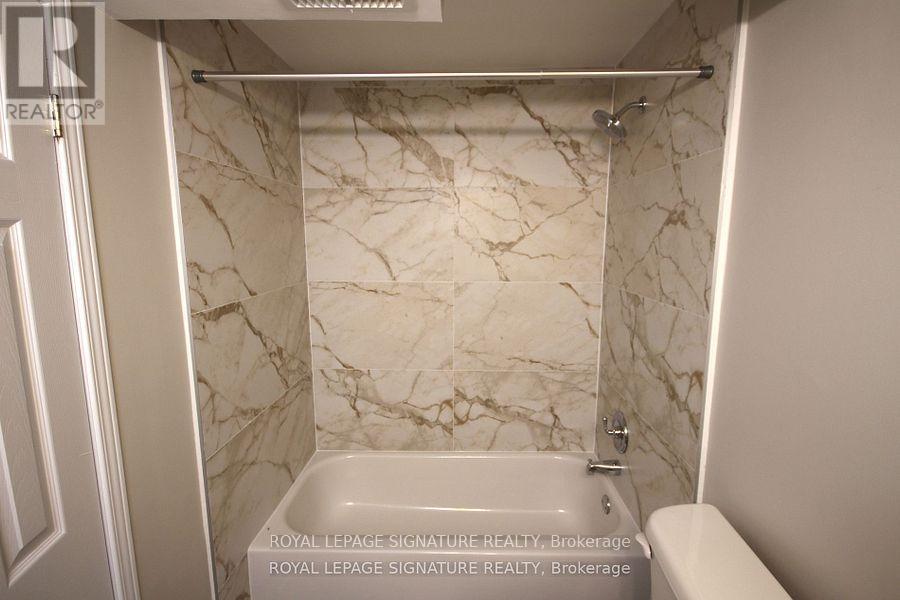 Lower - 70 Penbridge Circle, Brampton (Fletcher's Meadow), Ontario  L7A 2R1 - Photo 9 - W12852330