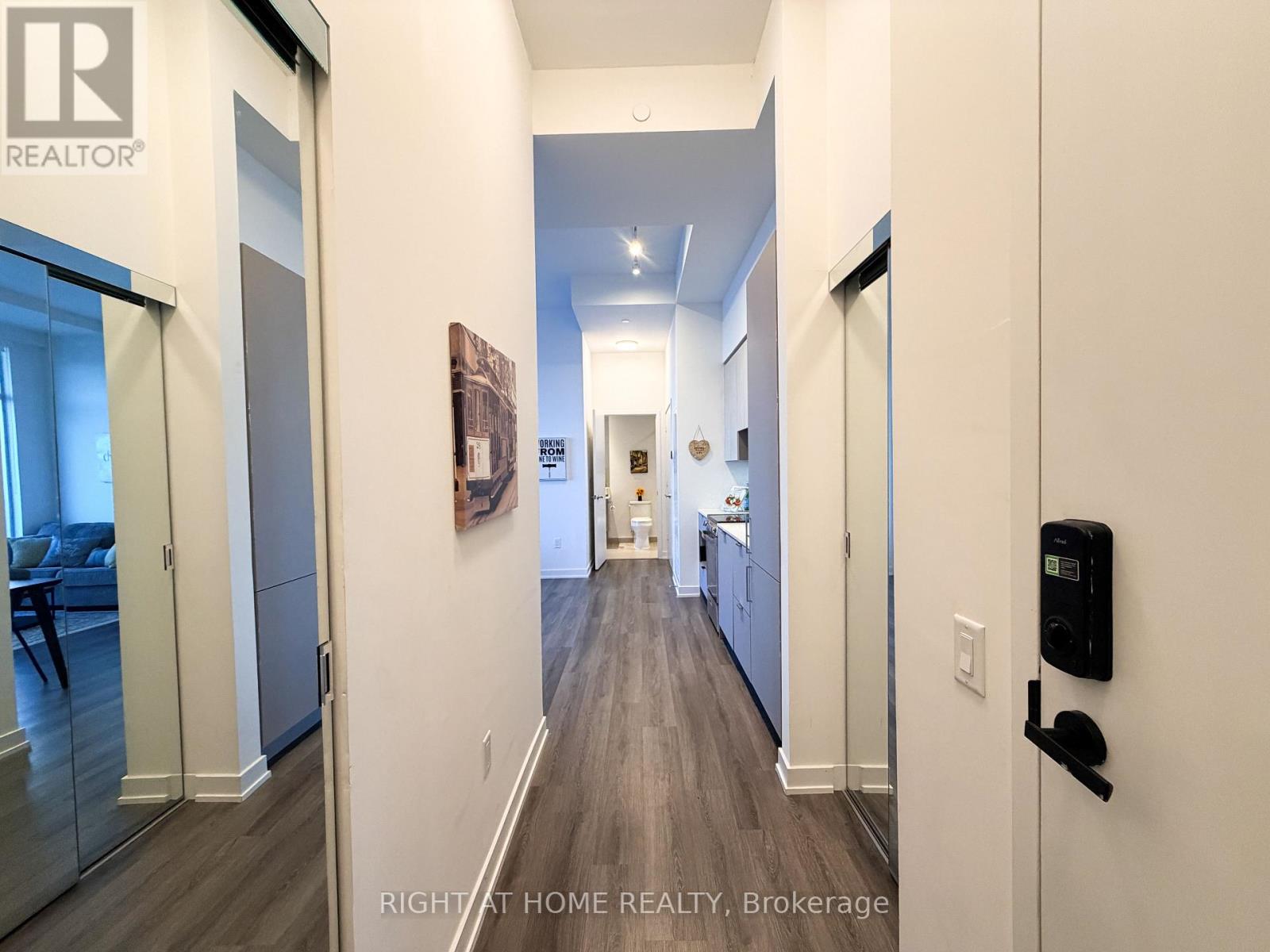 2505 - 3883 Quartz Road S, Mississauga (City Centre), Ontario  L5B 0M4 - Photo 10 - W12852352