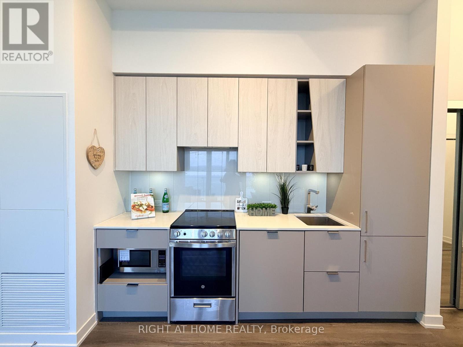 2505 - 3883 Quartz Road S, Mississauga (City Centre), Ontario  L5B 0M4 - Photo 15 - W12852352