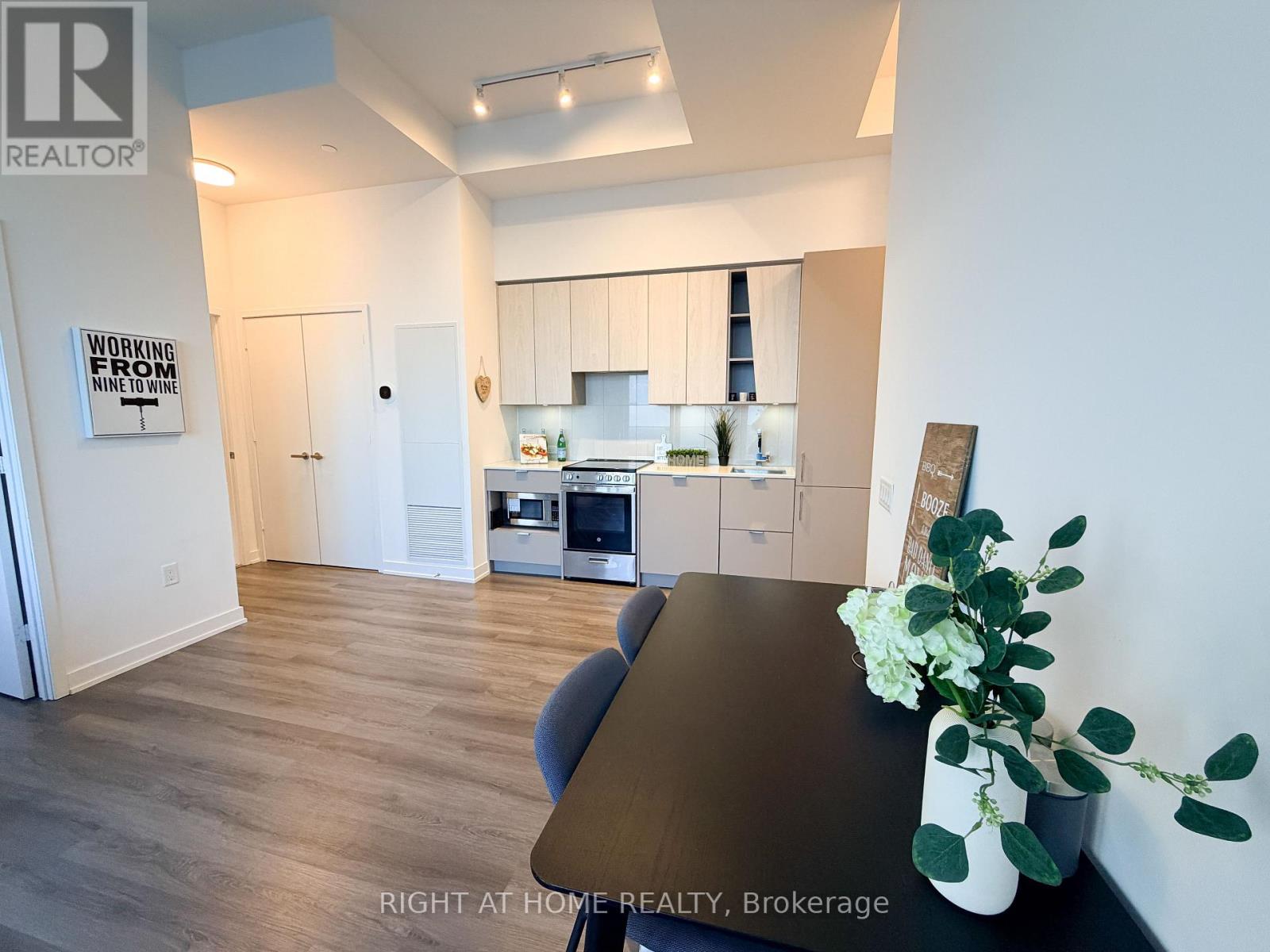 2505 - 3883 Quartz Road S, Mississauga (City Centre), Ontario  L5B 0M4 - Photo 16 - W12852352