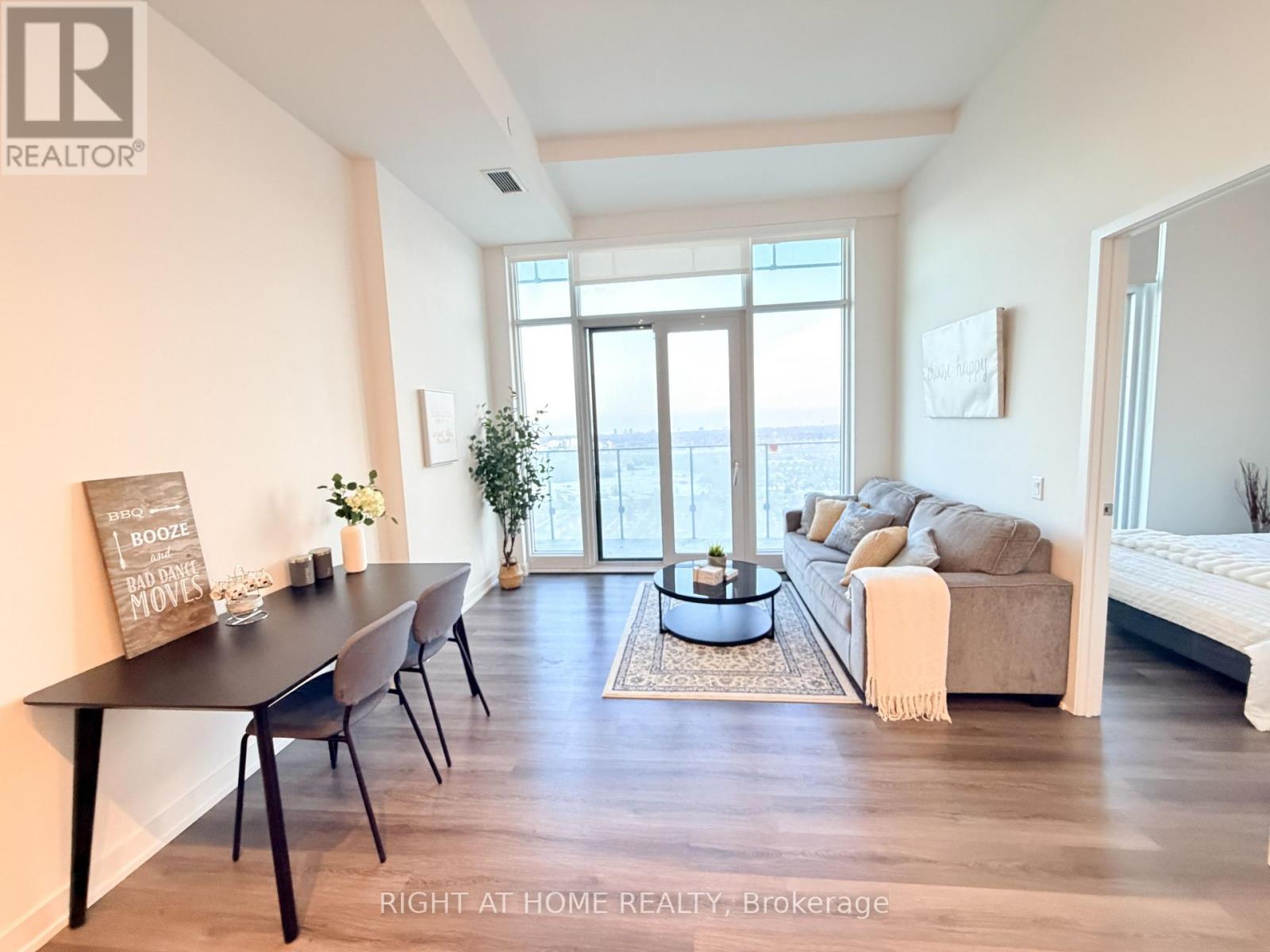 2505 - 3883 Quartz Road S, Mississauga (City Centre), Ontario  L5B 0M4 - Photo 2 - W12852352