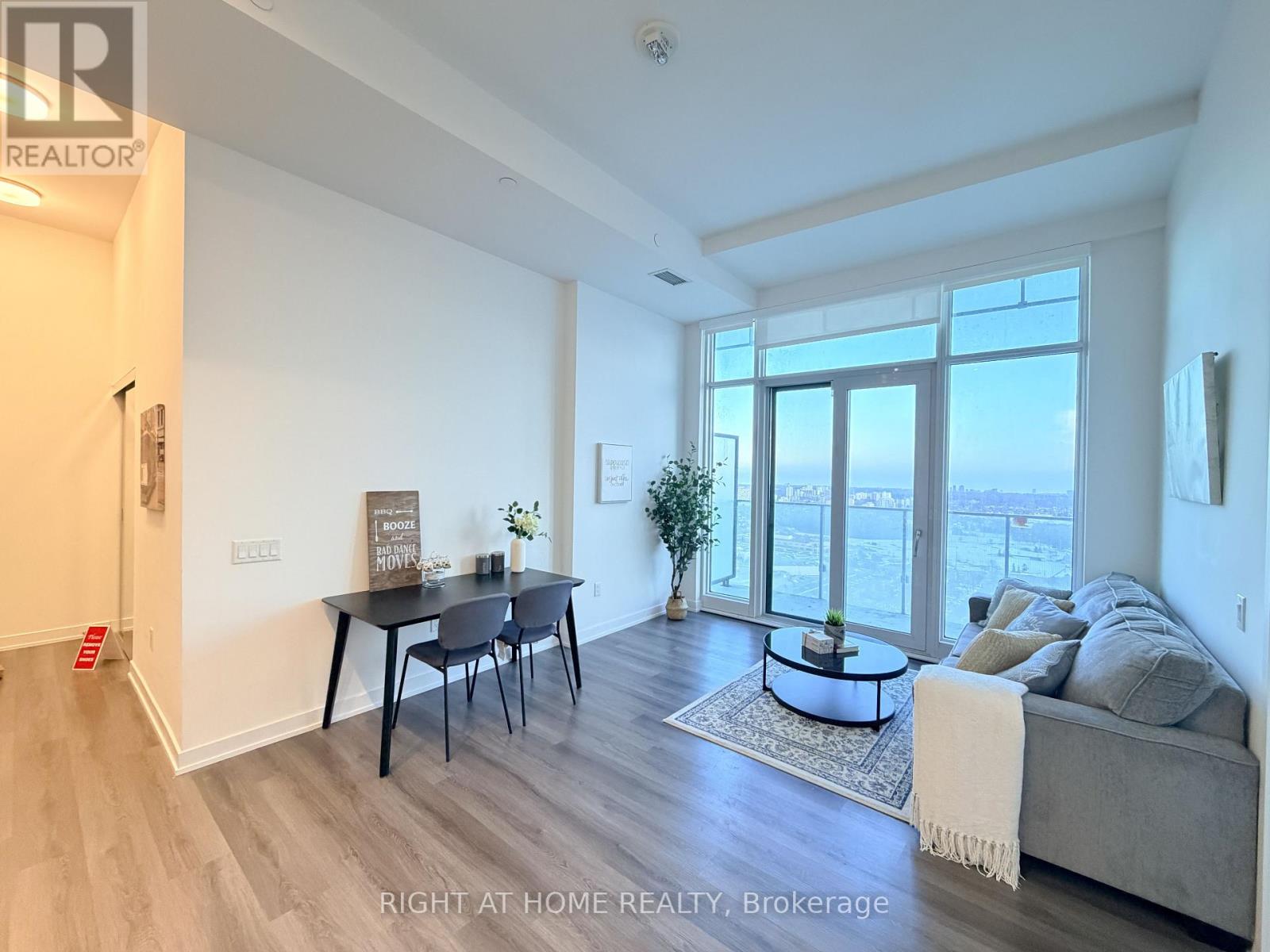 2505 - 3883 Quartz Road S, Mississauga (City Centre), Ontario  L5B 0M4 - Photo 3 - W12852352