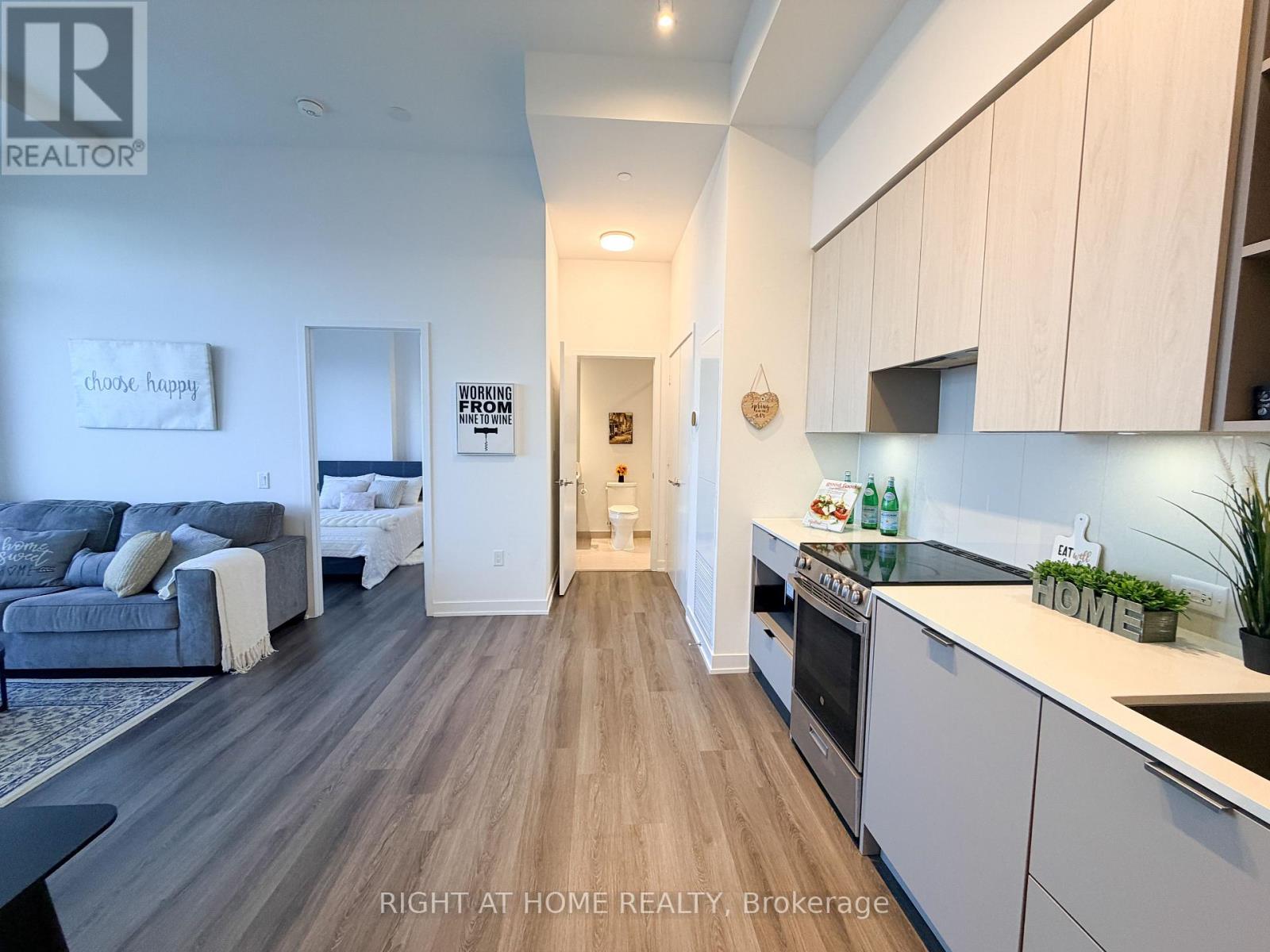 2505 - 3883 Quartz Road S, Mississauga (City Centre), Ontario  L5B 0M4 - Photo 8 - W12852352