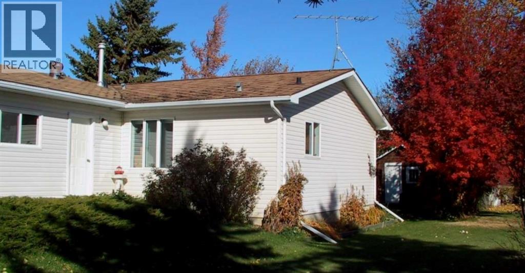 4910 49 Avenue S, Eaglesham, Alberta  T0H 1H0 - Photo 2 - A2278194